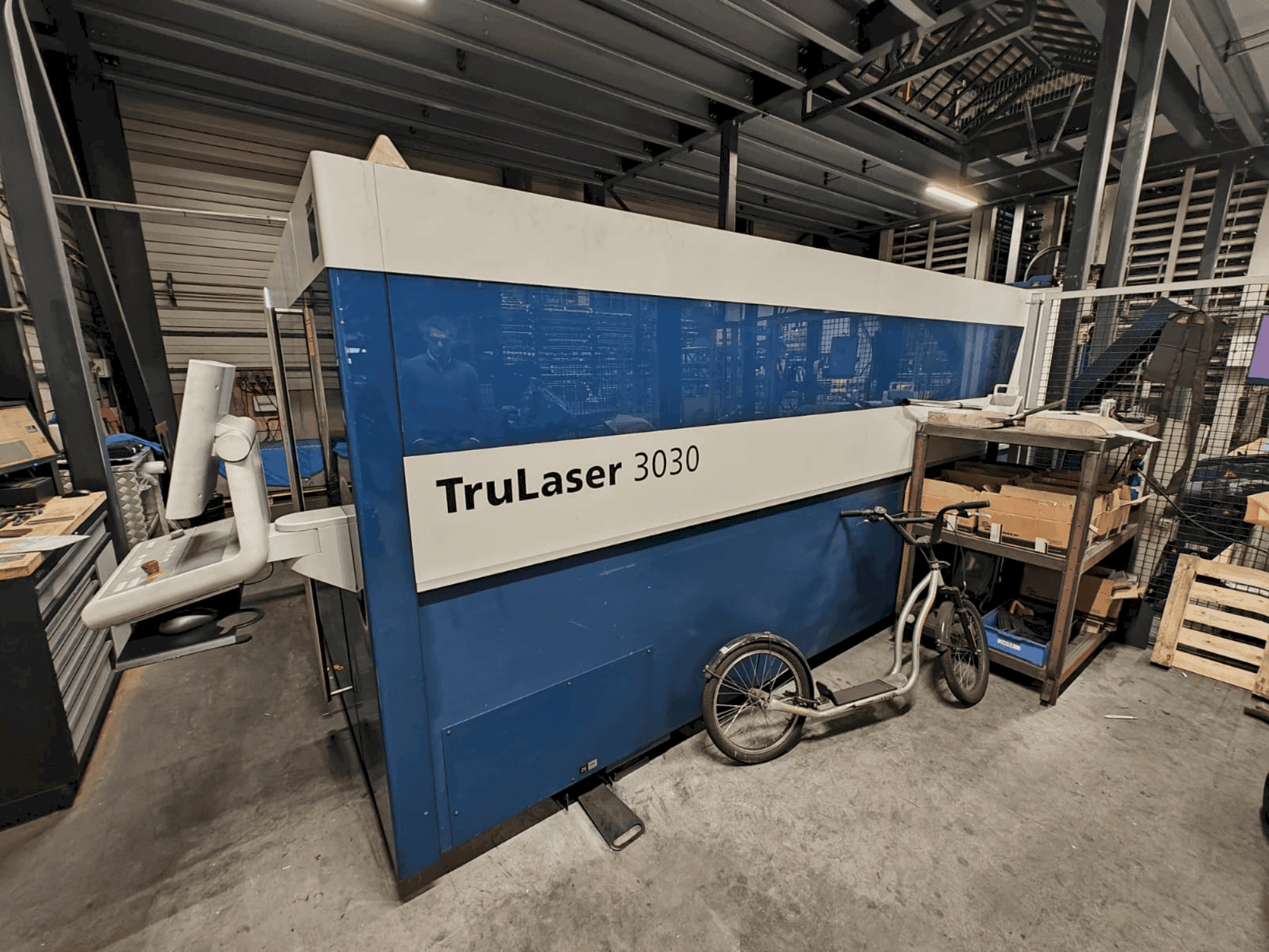 Vooraanzicht van TRUMPF TruLaser 3030 Fiber machine