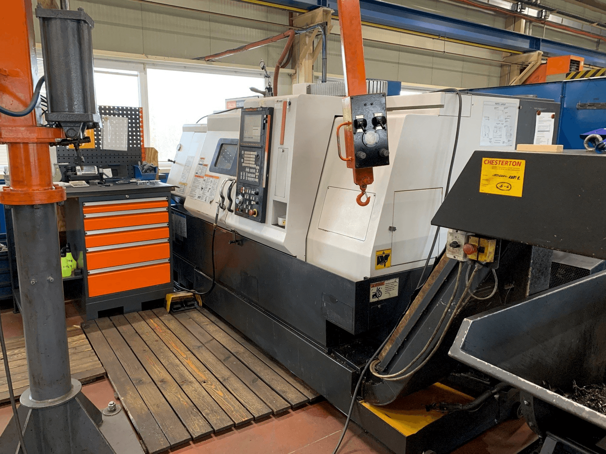 Vooraanzicht van Mazak QTN - 250 machine
