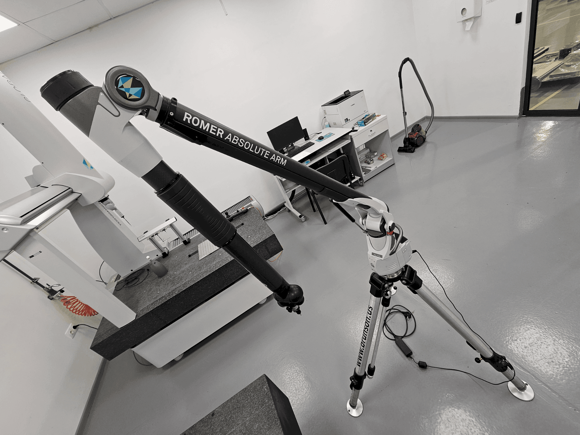 Vooraanzicht van ROMER Absolute Arm 7730 machine