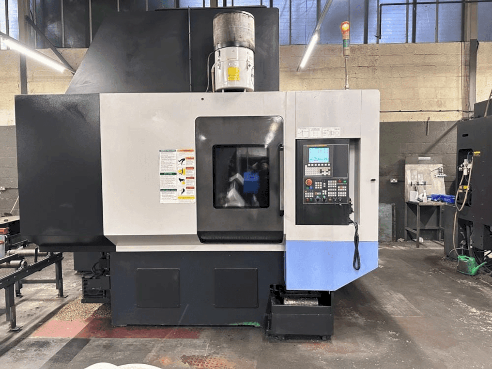 Vooraanzicht van DOOSAN VC-510 machine