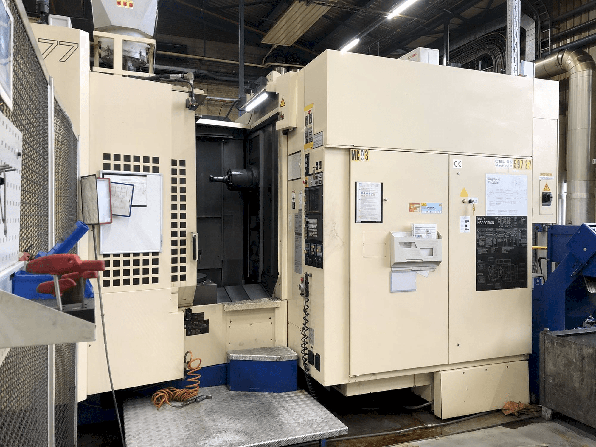 Vooraanzicht van Makino A77 machine