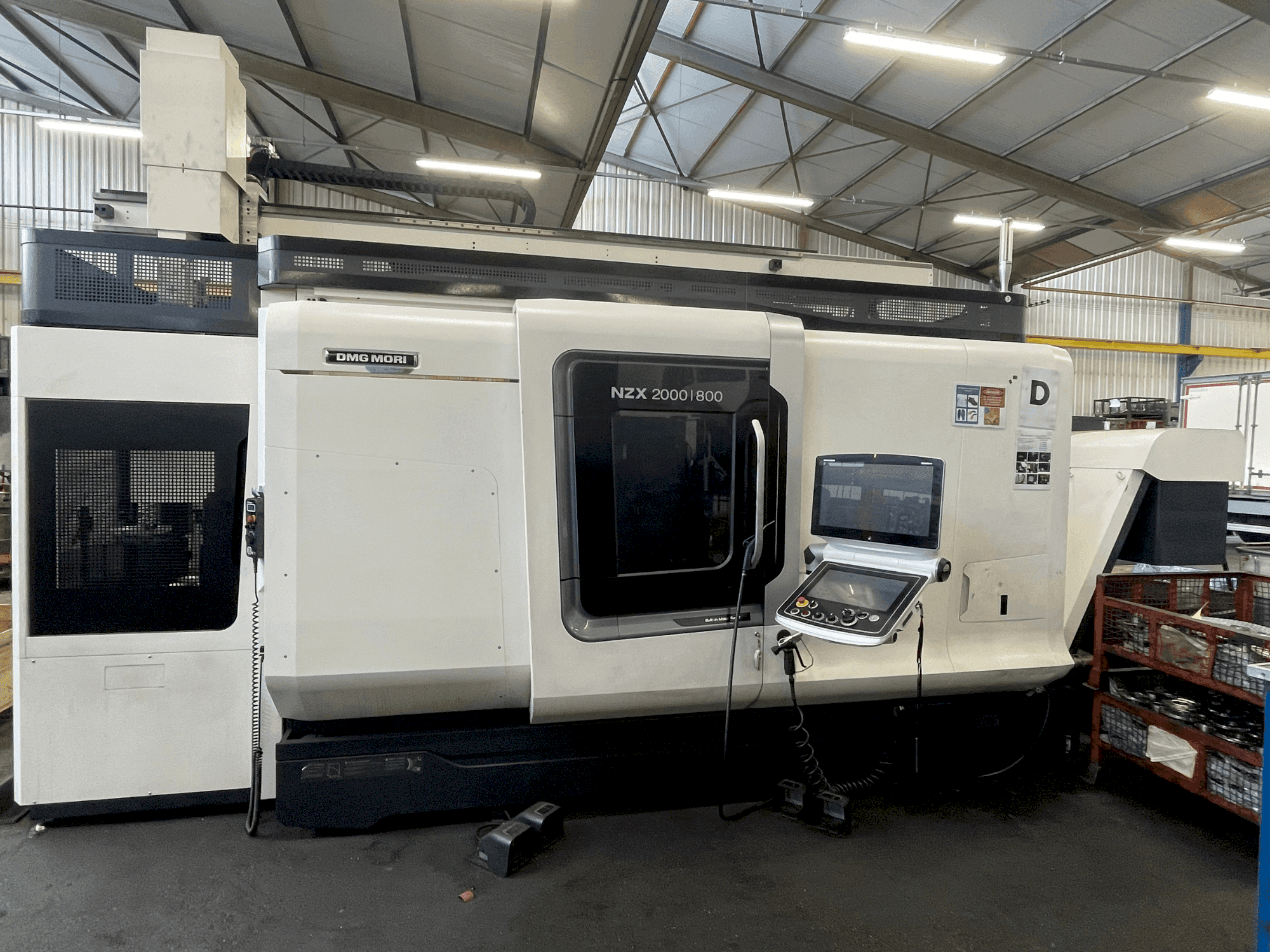 Vooraanzicht van DMG MORI NZX 2000/800 machine