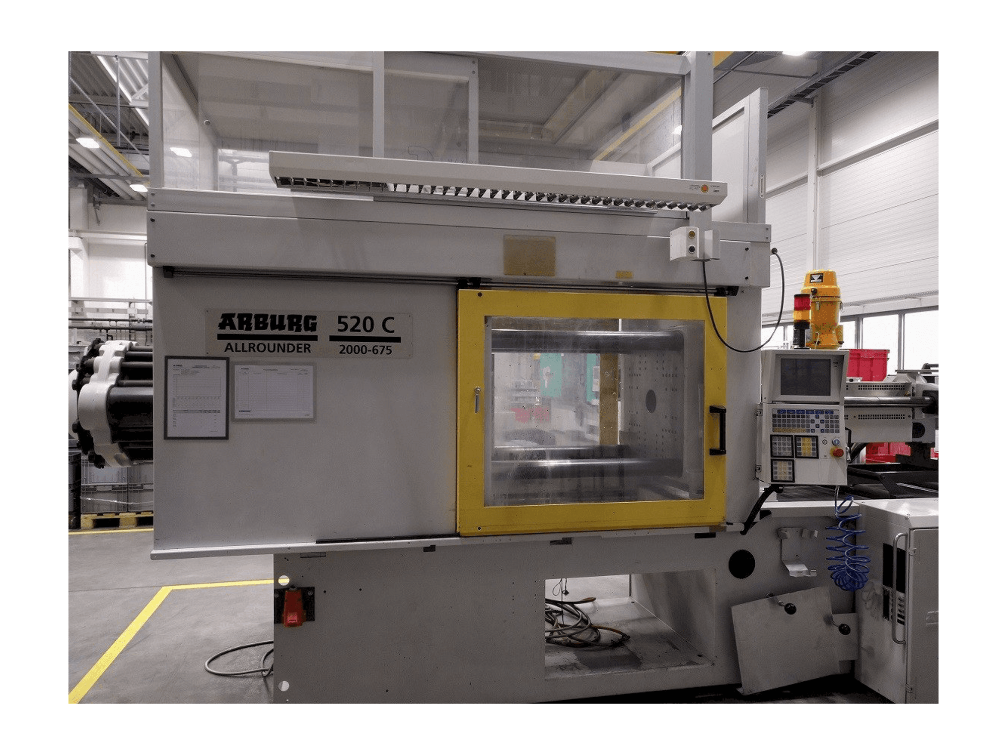 Vooraanzicht van Arburg 520 C 2000–675 machine