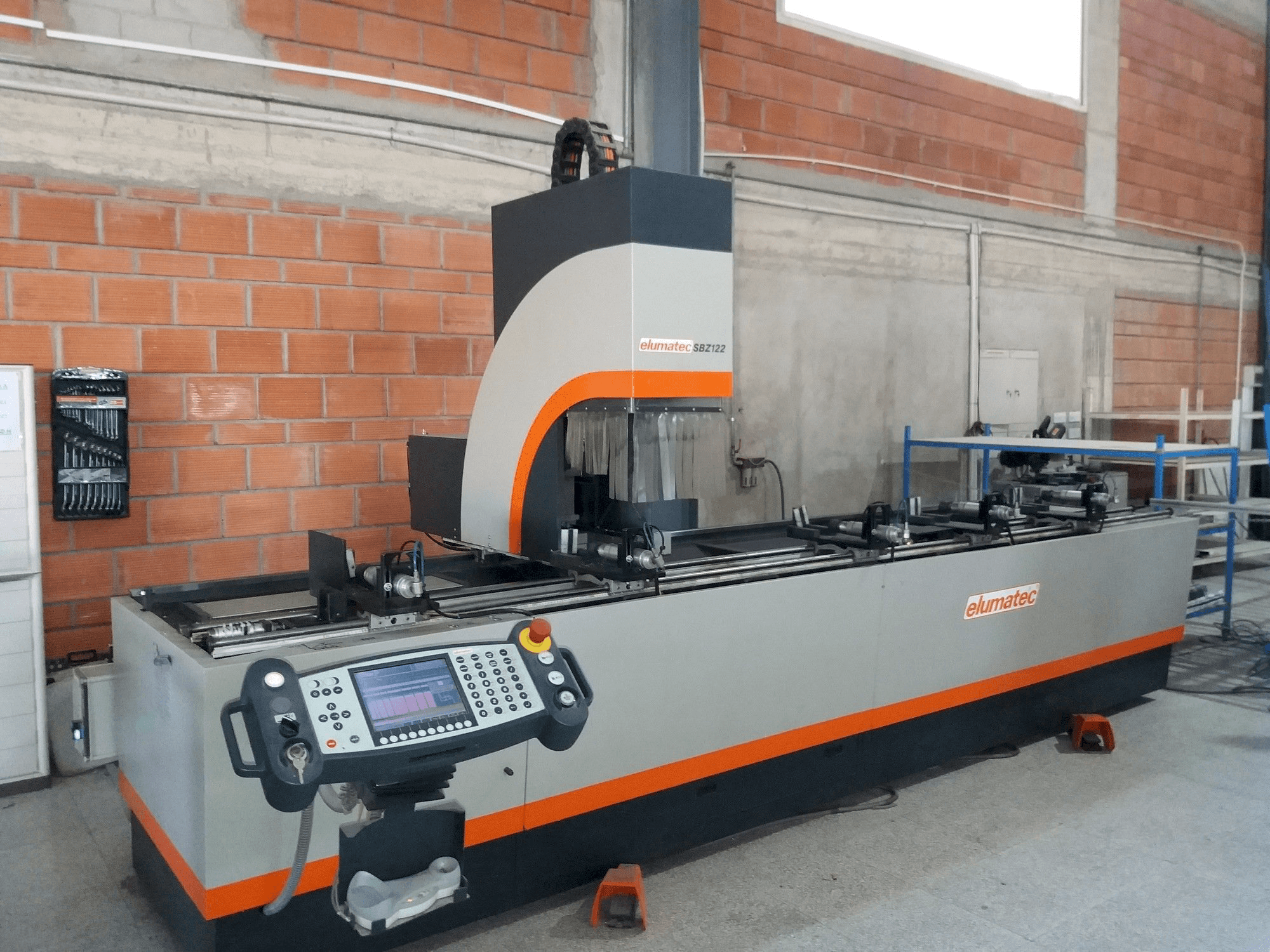 Vooraanzicht van Elumatec Sbz 122 machine