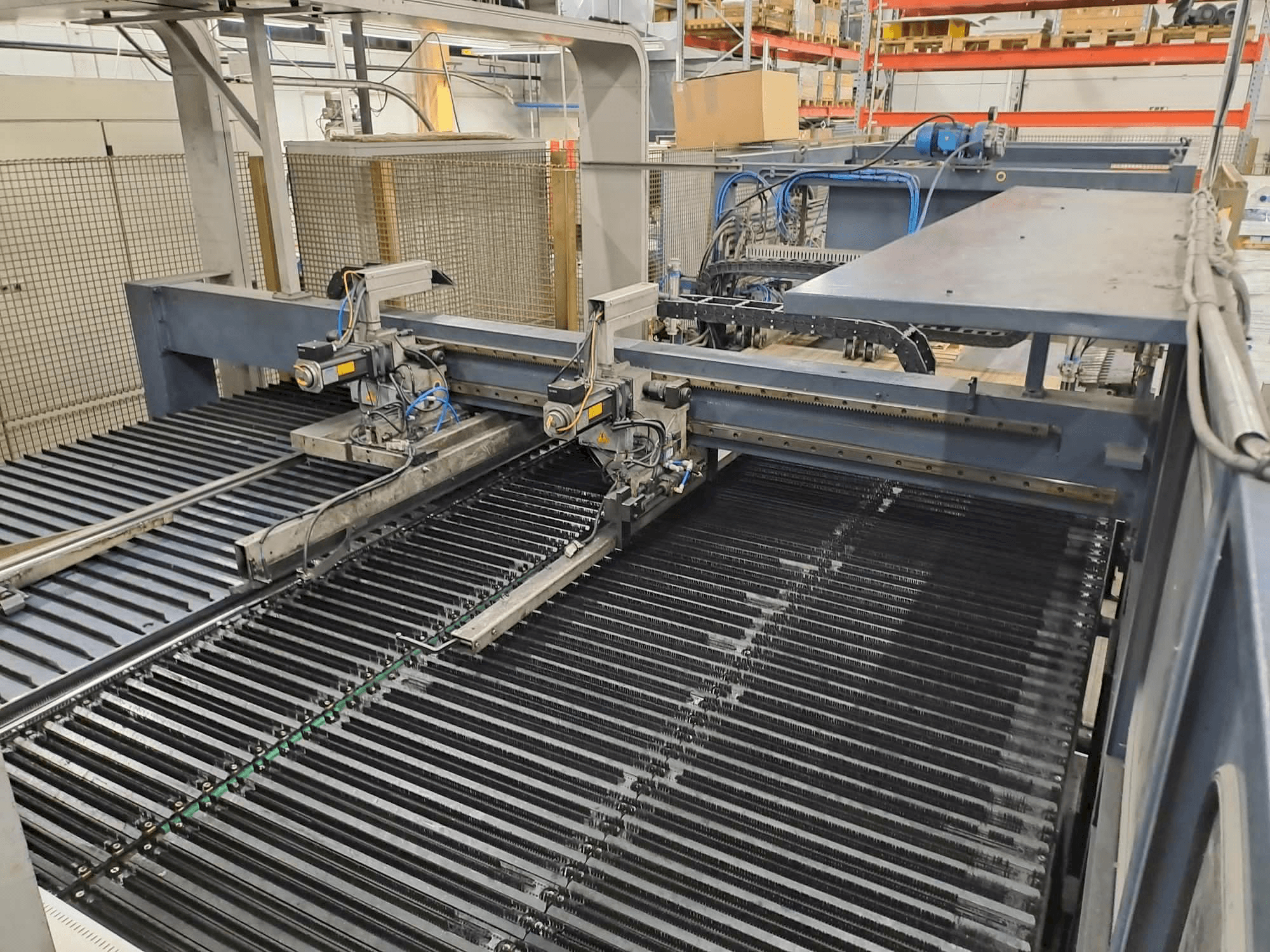 Vooraanzicht van Salvagnini S4 machine