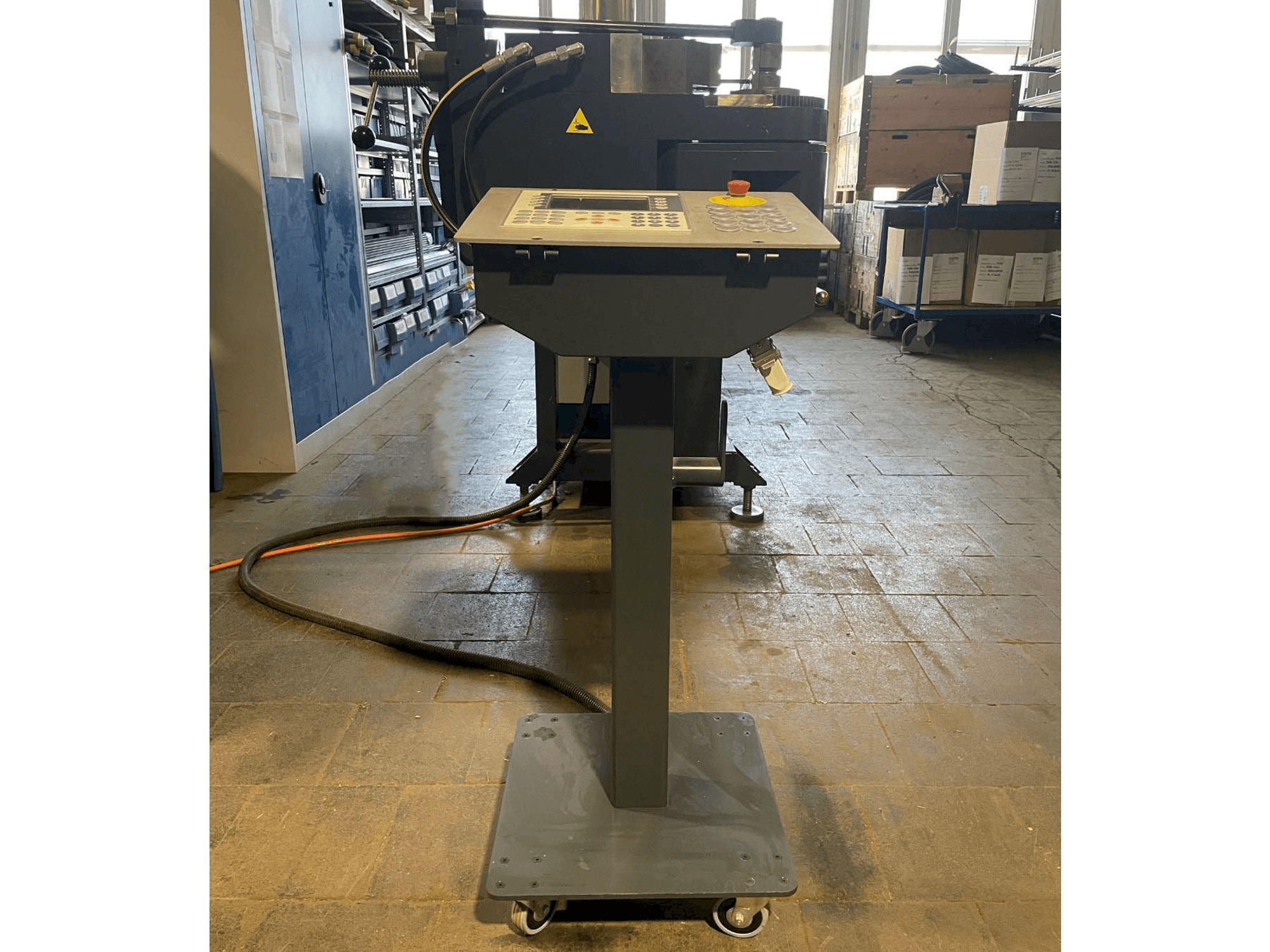 Linkerzijdeaanzicht van Thoman FK50-3A-NC machine