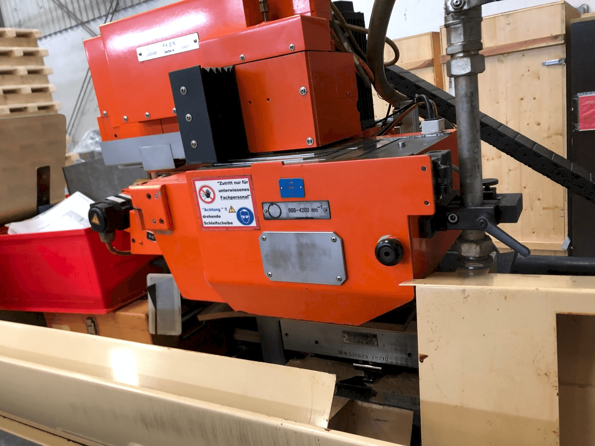 Vooraanzicht van JUNG JF 525 N machine