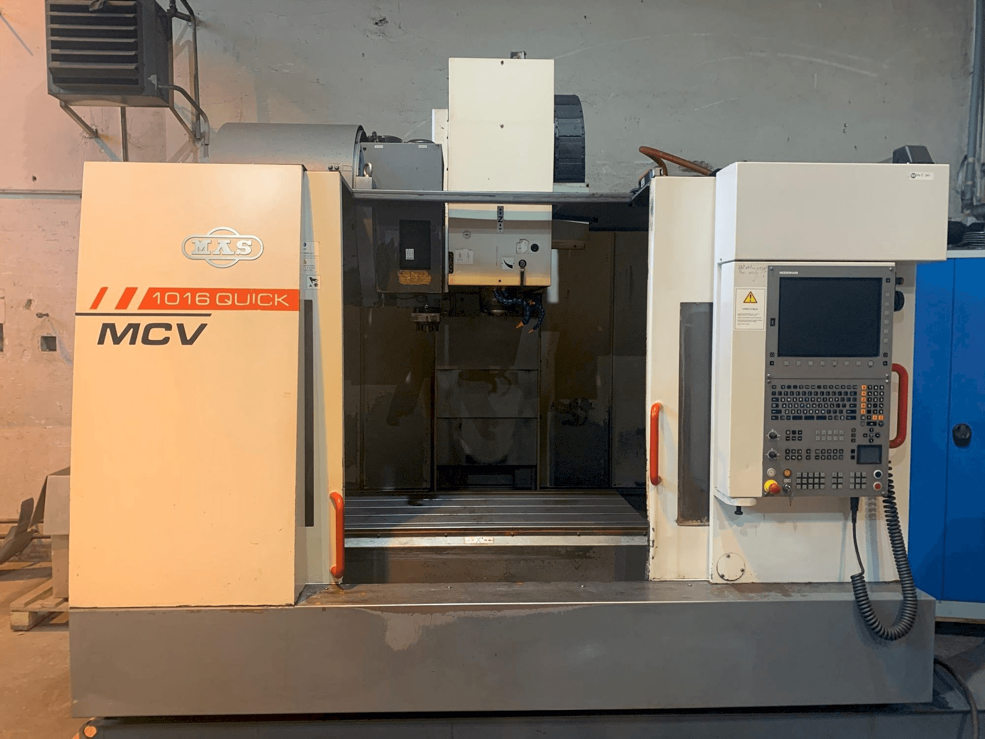 Vooraanzicht van KOVOSVIT MAS MCV 1016 QUICK machine