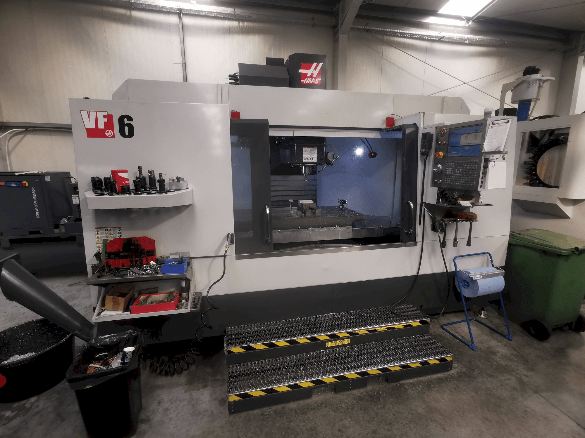 Vooraanzicht van HAAS VF-6/40 machine