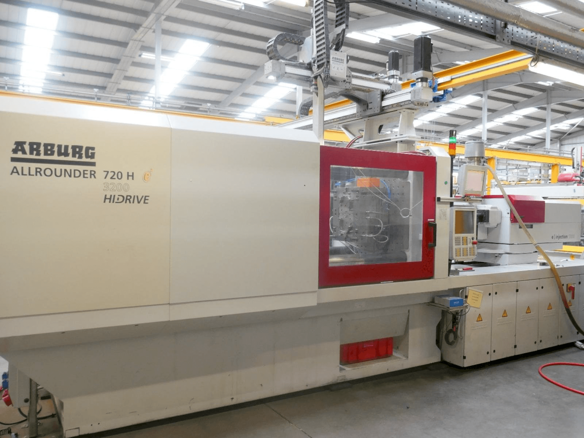 Vooraanzicht van Arburg Allrounder 720H 3200 1300 machine