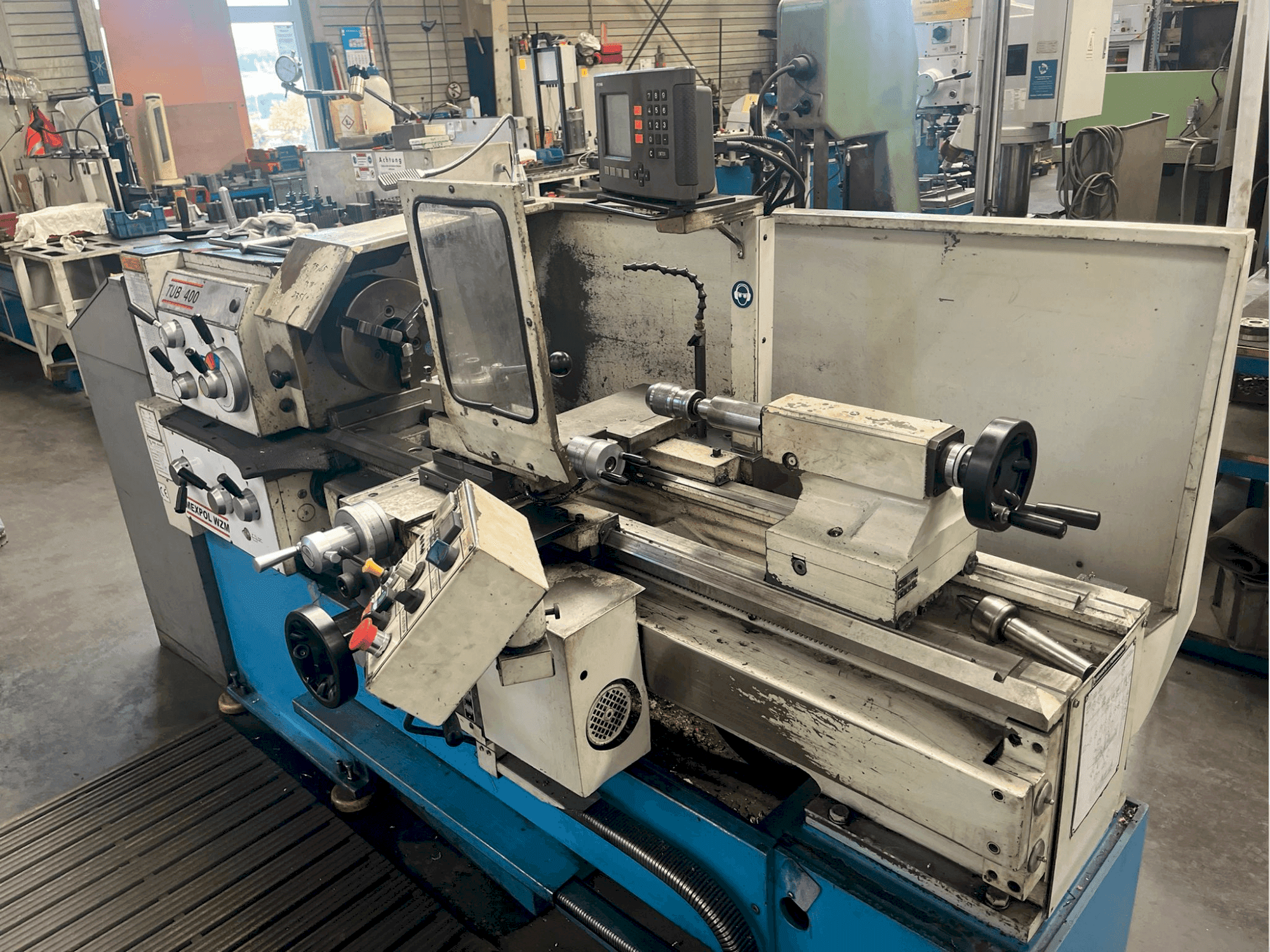 Vooraanzicht van MEXPOL WZM TUB 400 machine