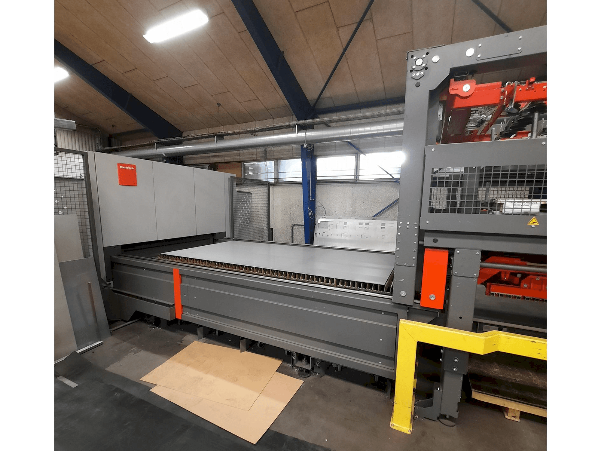 Vooraanzicht van Bystronic Bystar Fiber 3015 6KW + ByTrans Extended machine