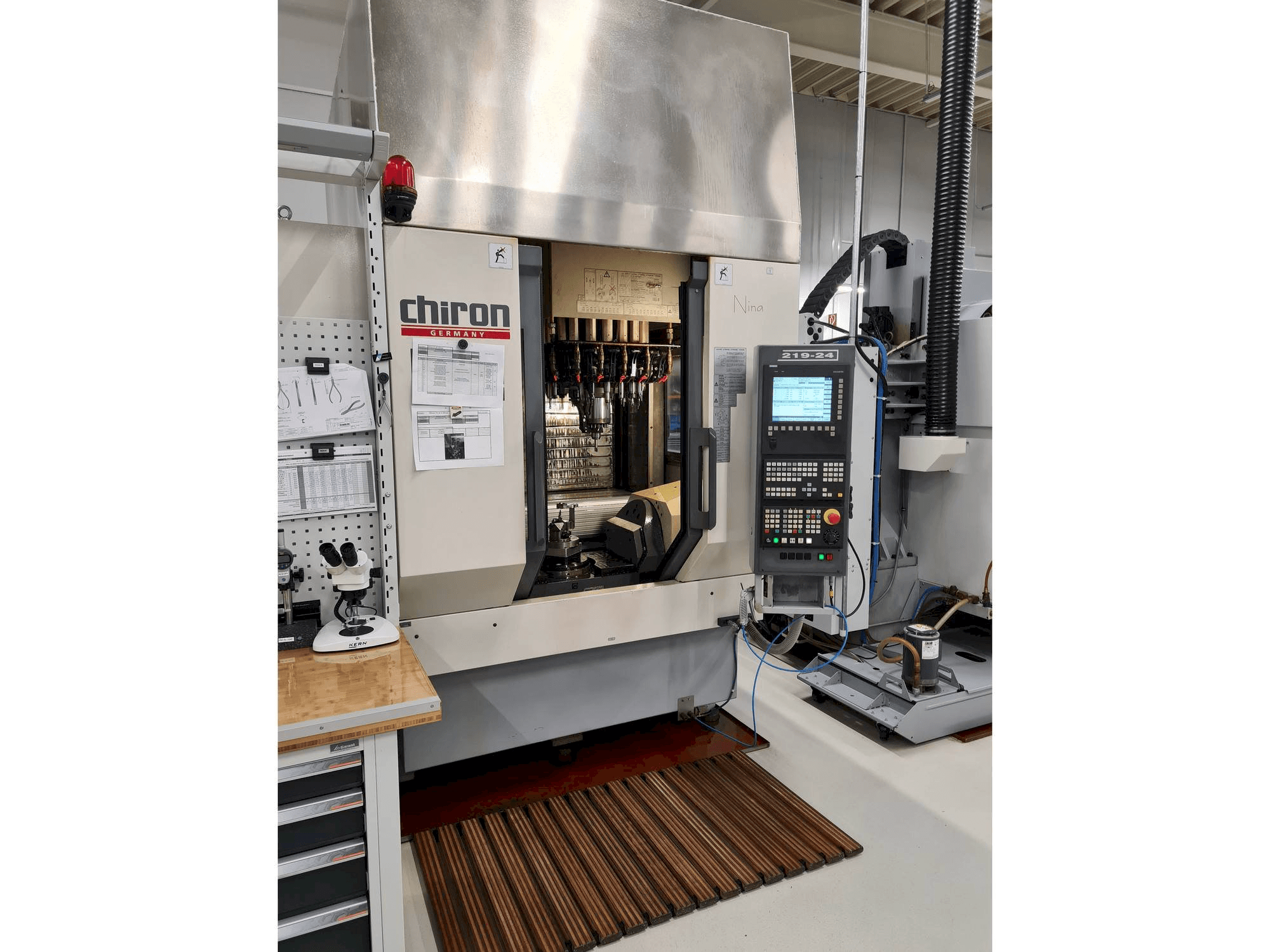 Vooraanzicht van CHIRON FZ 15 S machine