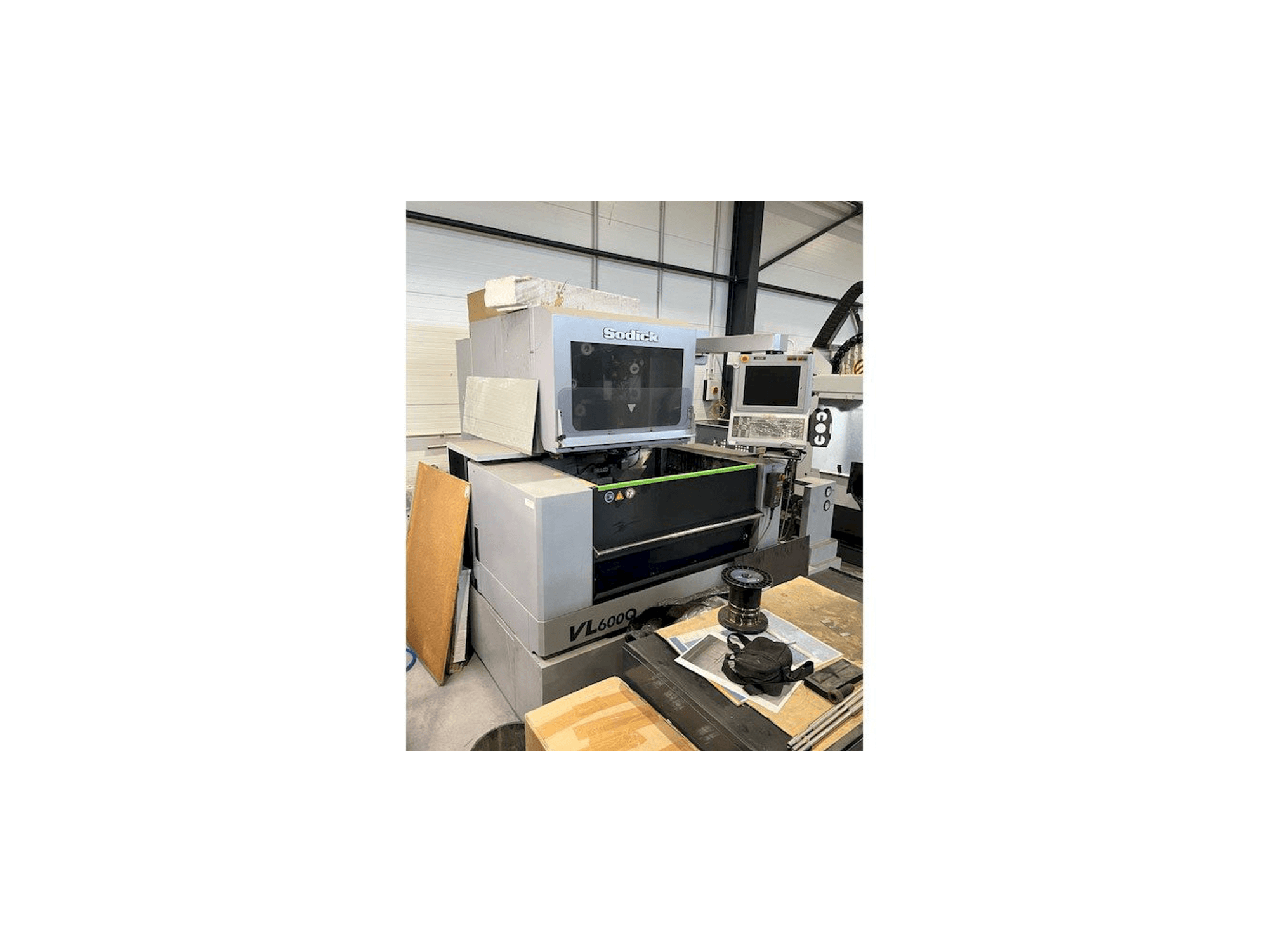 Vooraanzicht van Sodick VL600Q machine