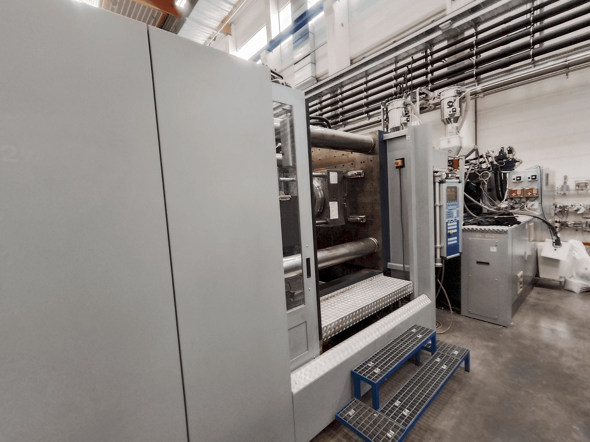 Vooraanzicht van Battenfeld HM 8000/4500 + 4500 BMB 4 machine