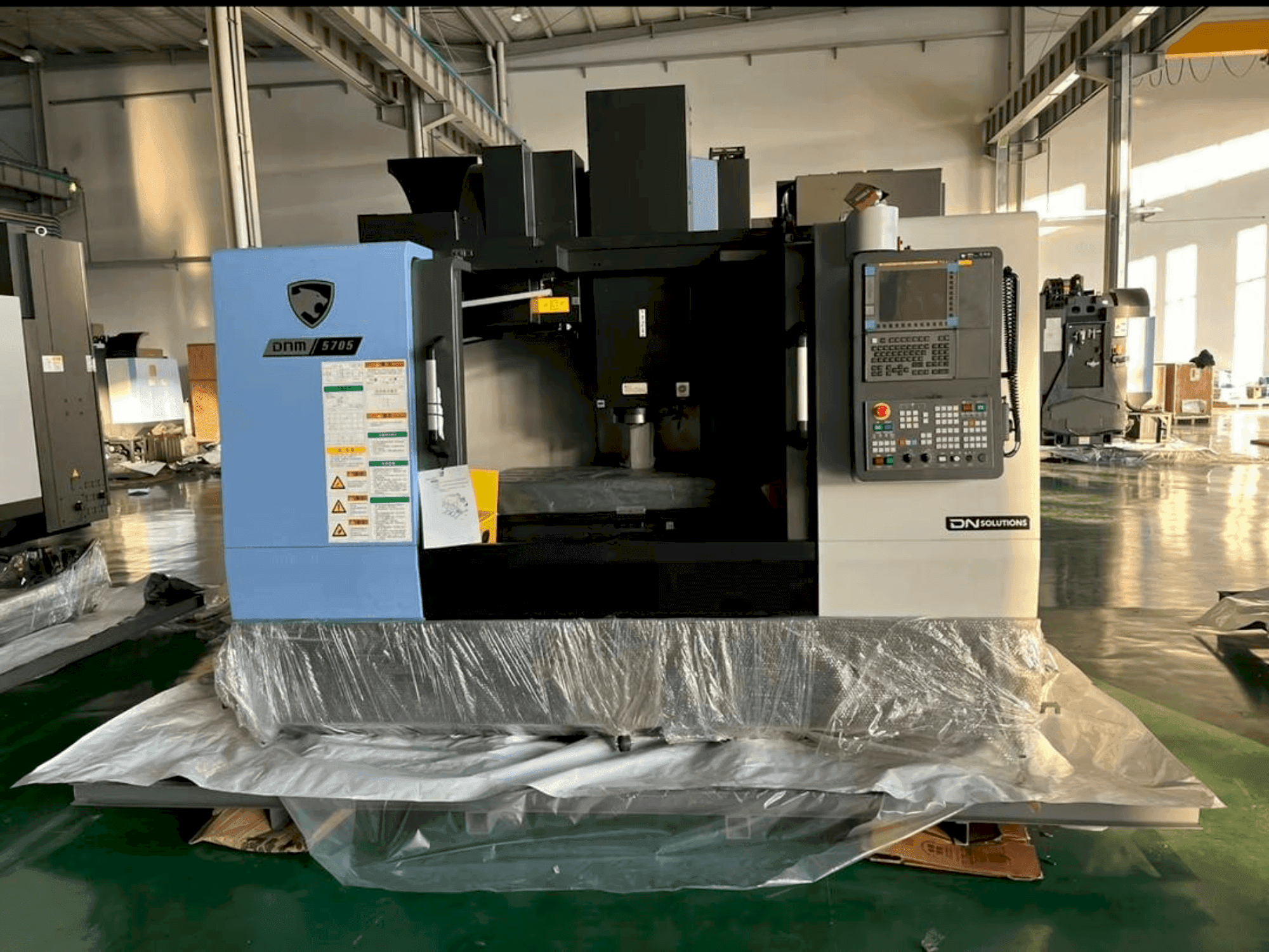 Vooraanzicht van DOOSAN Dnm 5705 machine