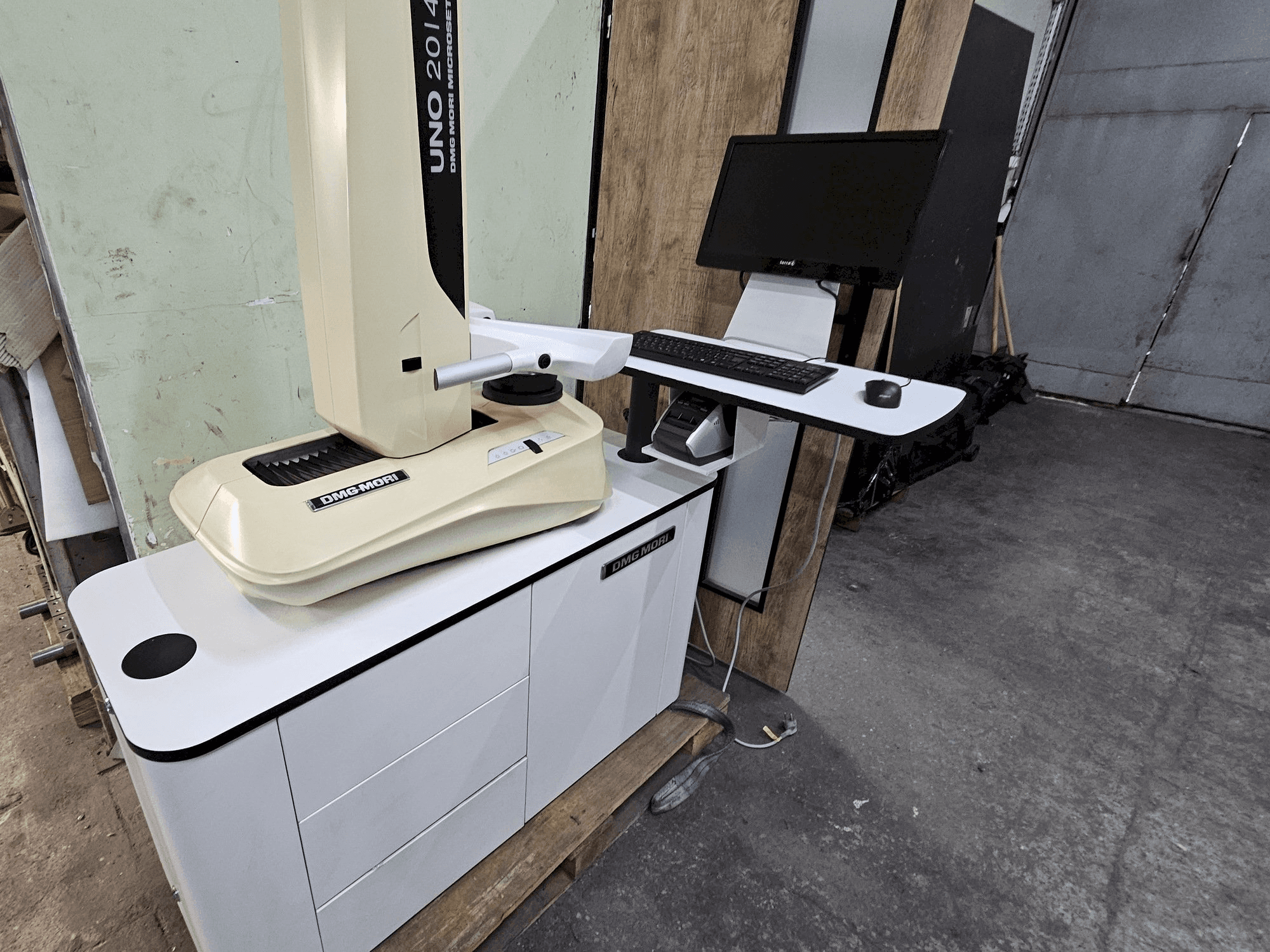 Vooraanzicht van DMG MORI UNO 20/40 machine