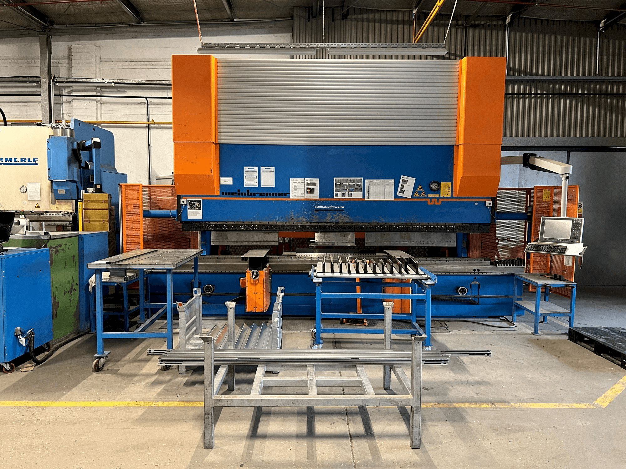 Vooraanzicht van Weinbrenner GP400 machine