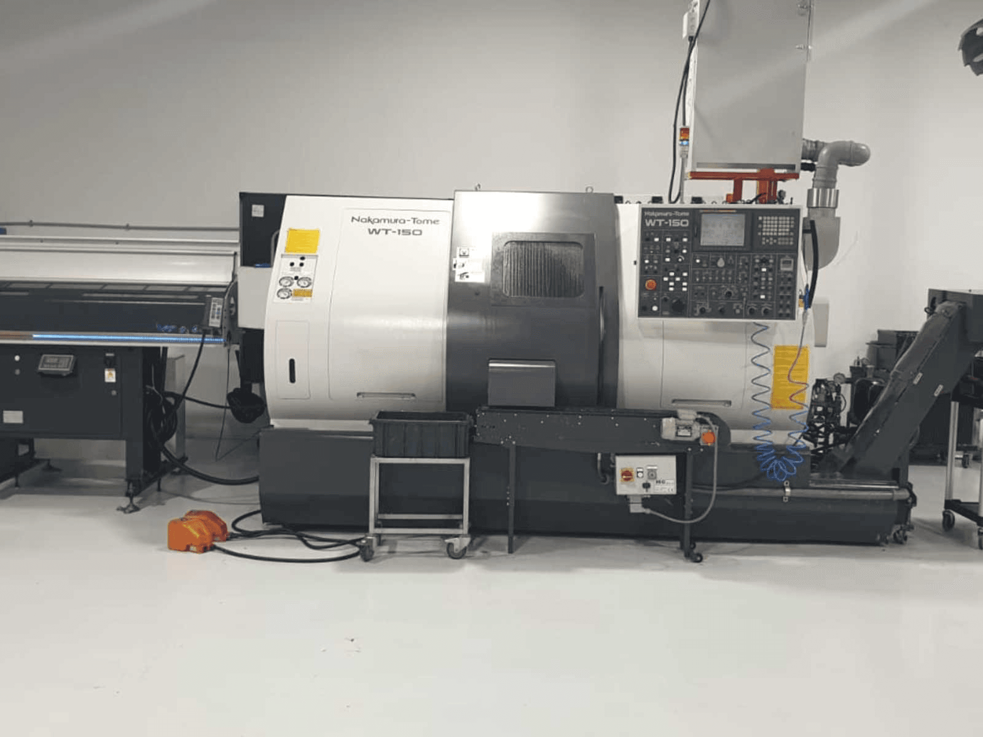 Vooraanzicht van NAKAMURA-TOME WT-150 machine