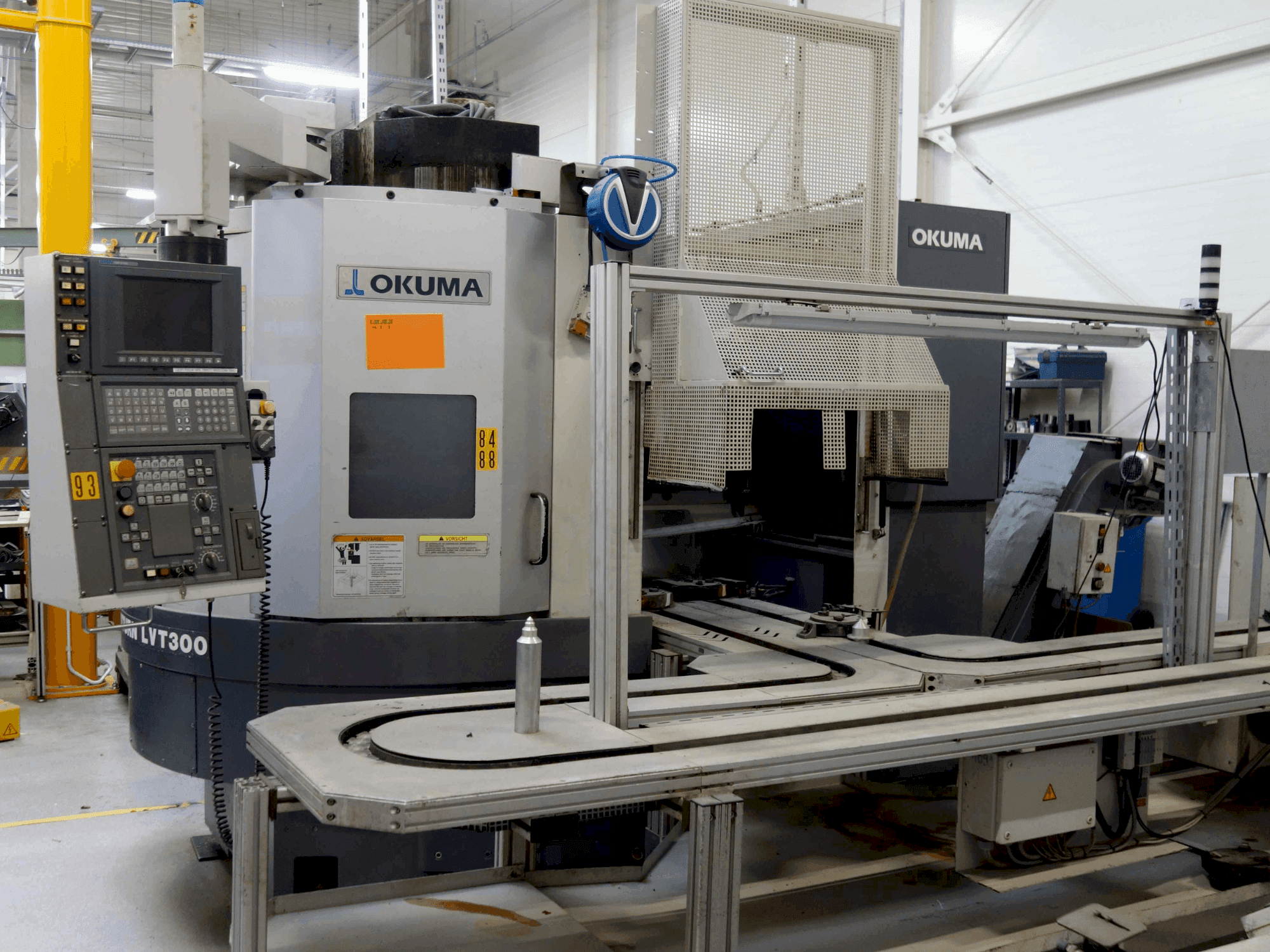 Vooraanzicht van Okuma LVT 300 machine