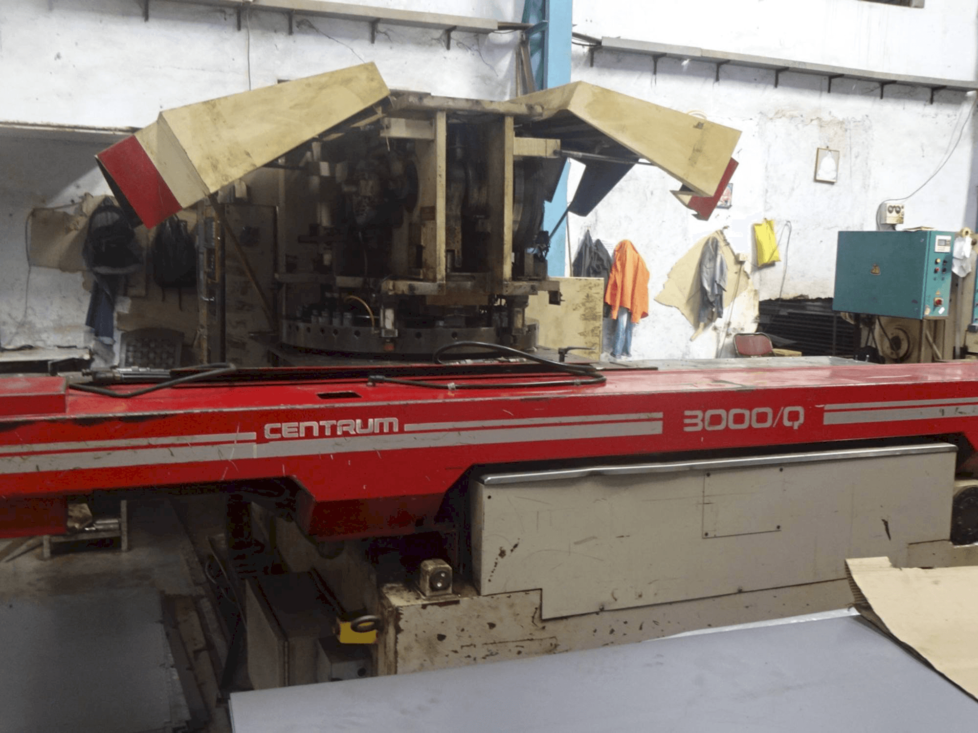 Vooraanzicht van MURATA MURATEC CENTRUM 3000 machine