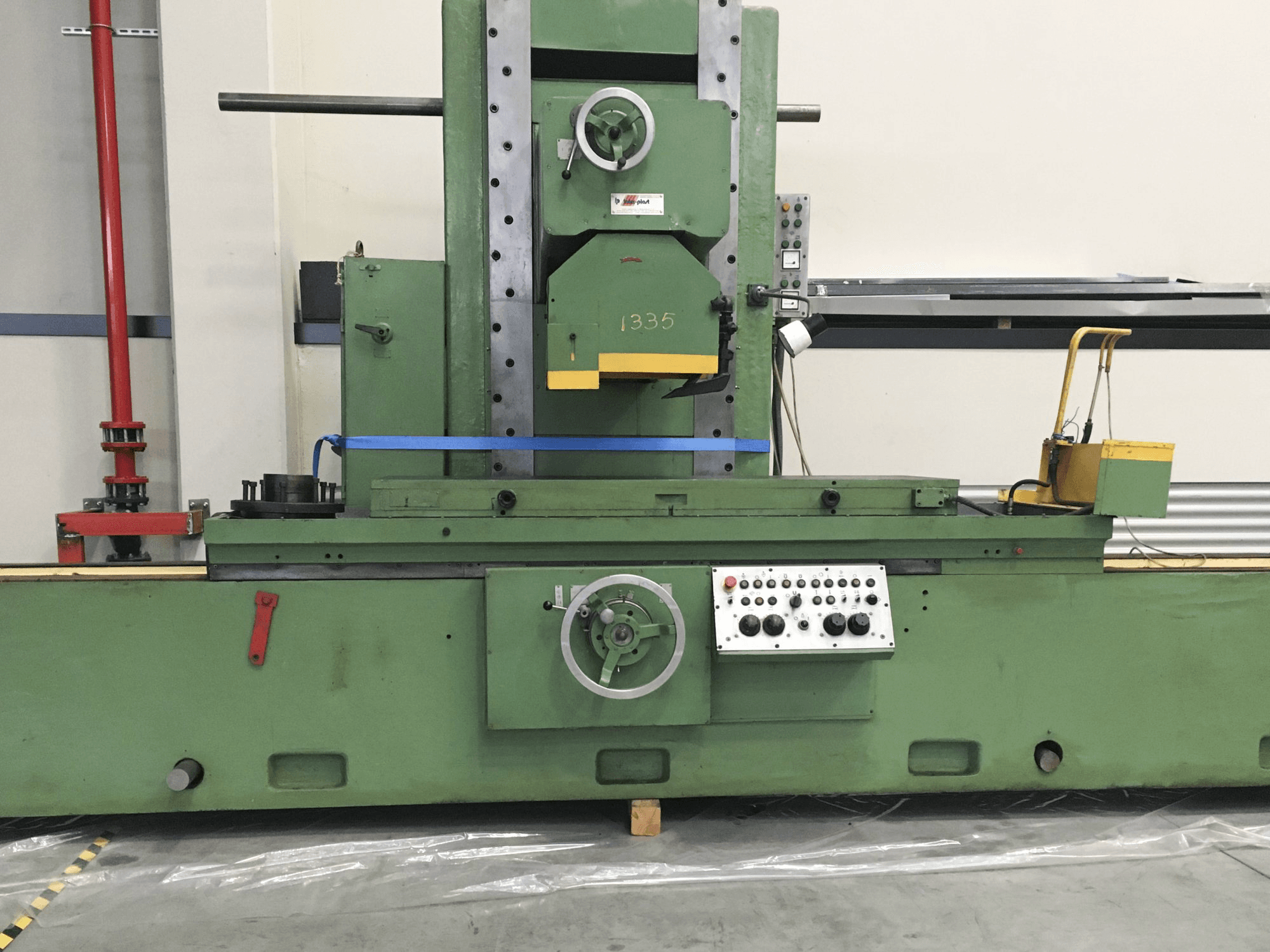 Vooraanzicht van Inter-plast 3 D 725 machine