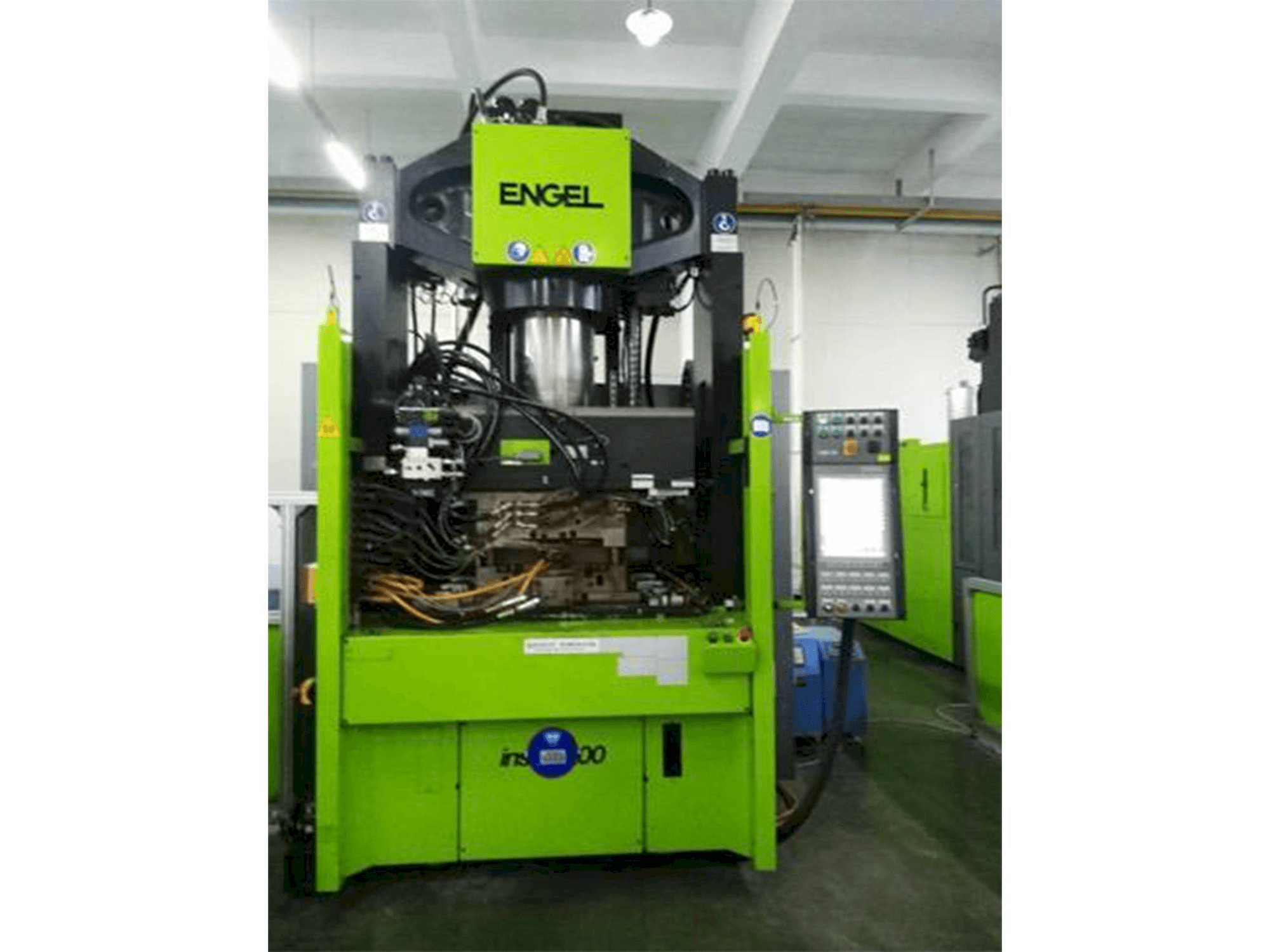 Vooraanzicht van ENGEL insert 2550H/200 with MuCell machine