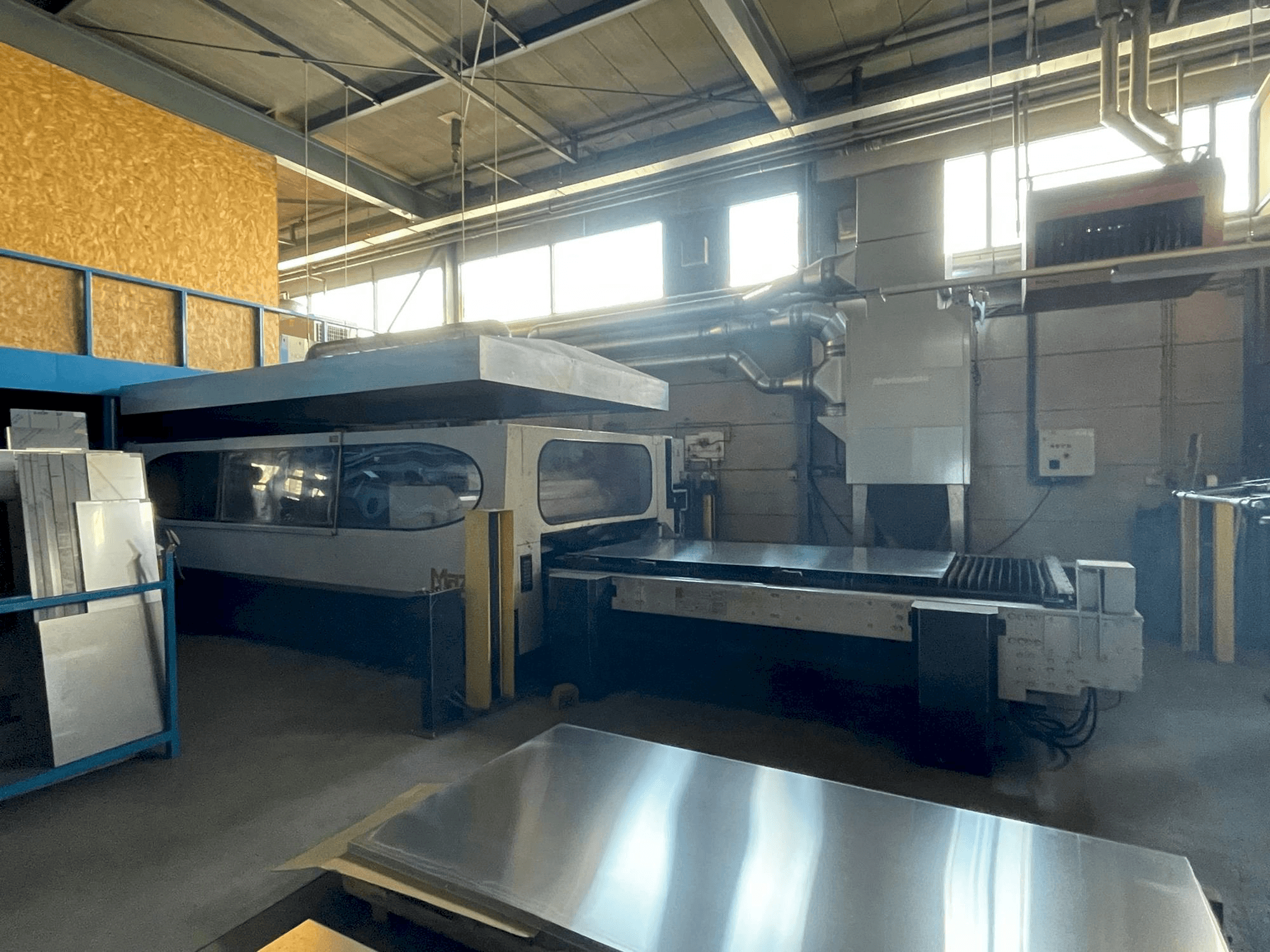 Vooraanzicht van Mazak HyperGear 510 machine