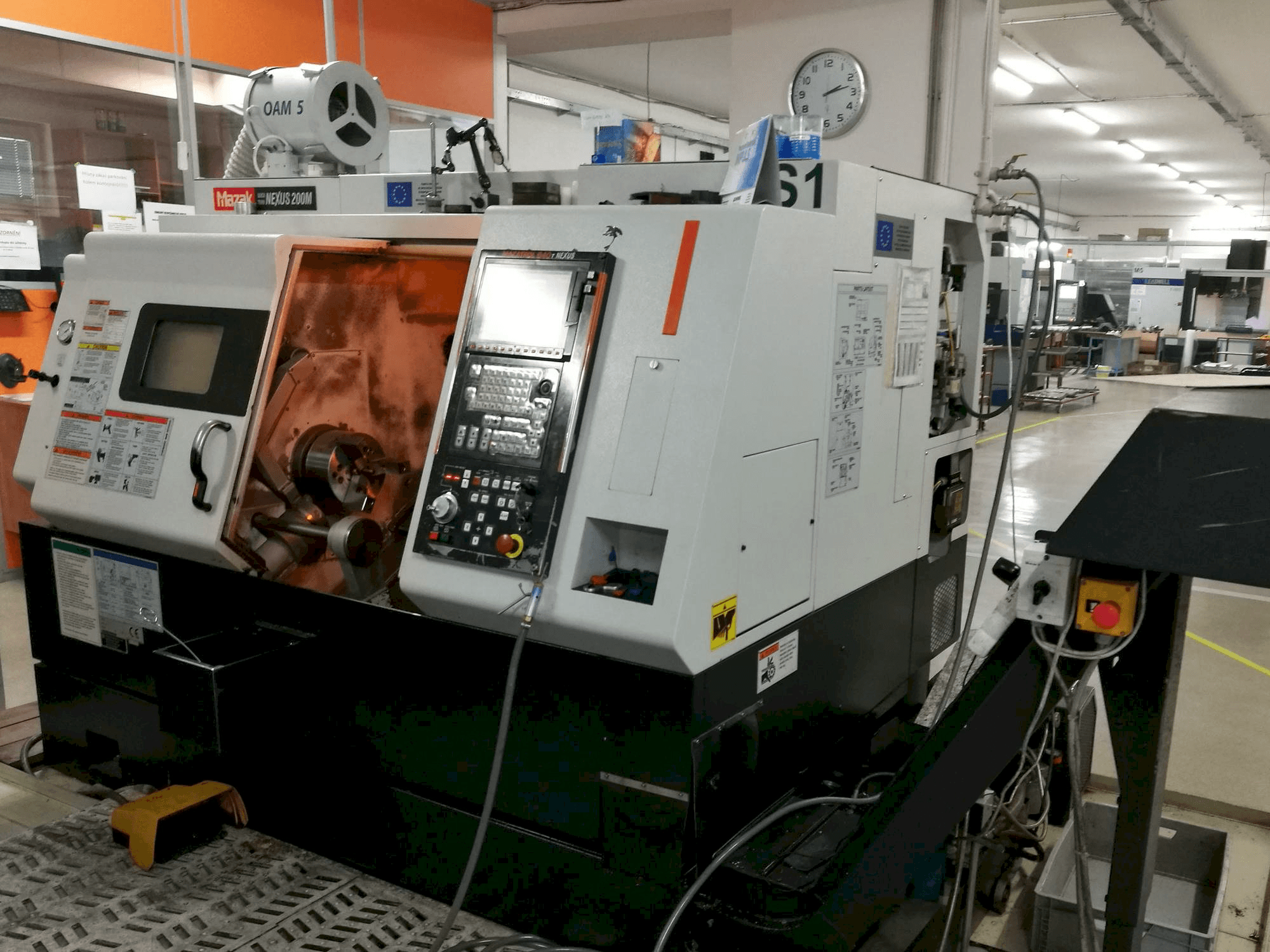 Vooraanzicht van Mazak QTN-200M machine