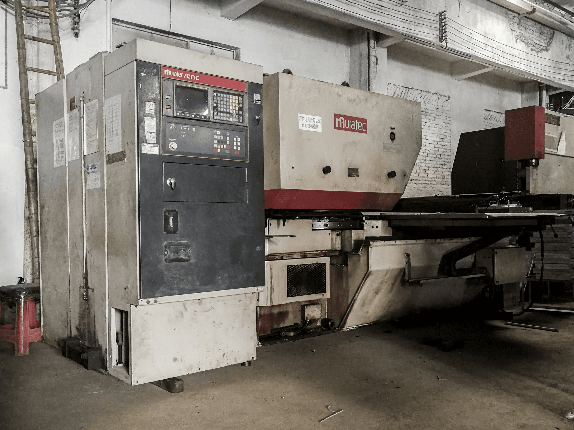 Links zicht 1 van Murata Wiedemann C-2000 machine