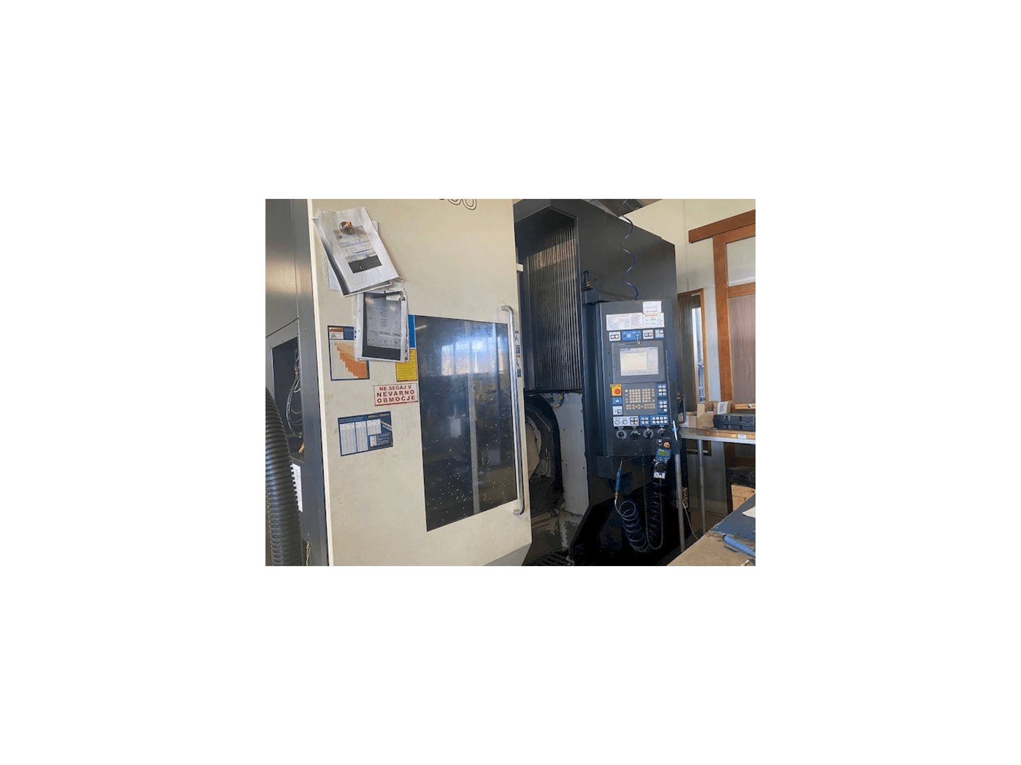 Vooraanzicht van Makino D500 machine