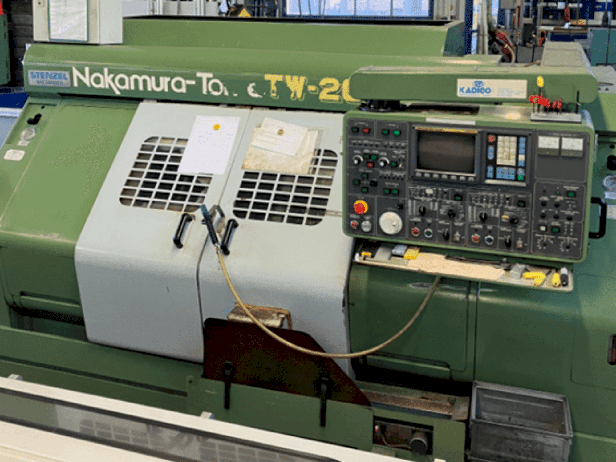 Vooraanzicht van NAKAMURA-TOME TW-20MM machine