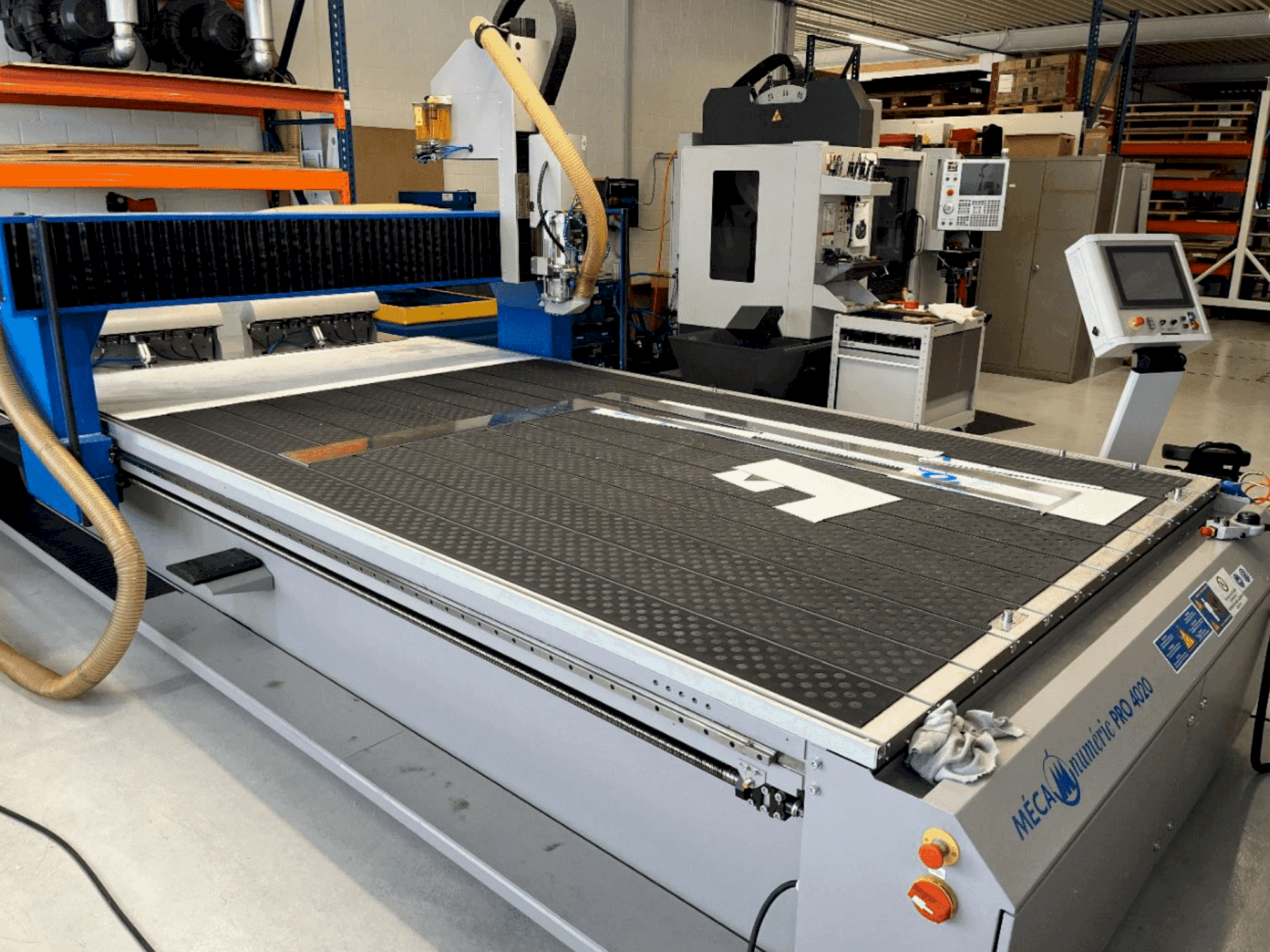 Vooraanzicht van MECANUMERIC MecaPro 4020 machine