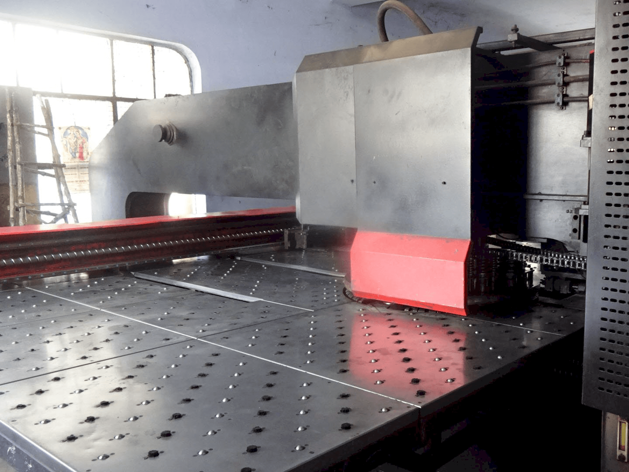 Werkruimte van Yangli MP 10-30 machine