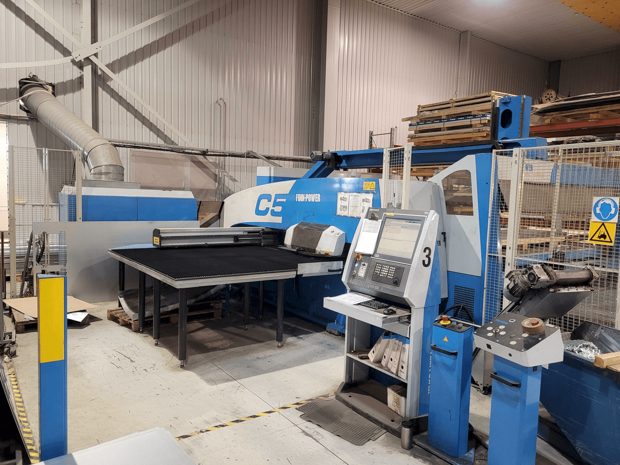 Vooraanzicht van Finn-Power C5 12 43 with Compact Express machine