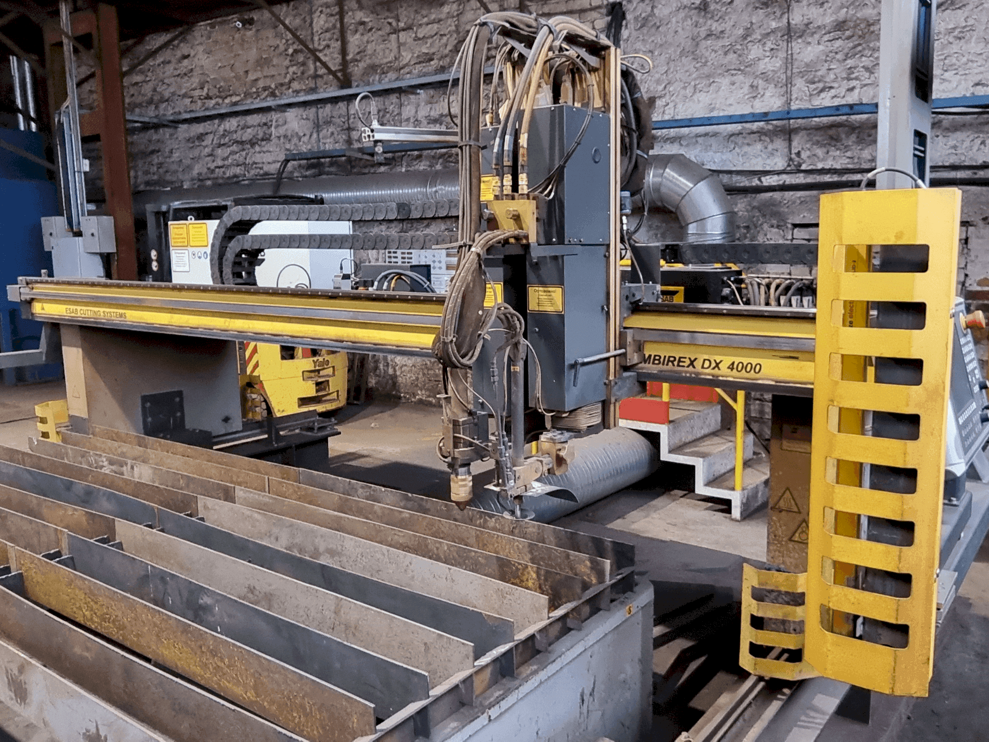 Vooraanzicht van ESAB Combirex DX 4000 machine