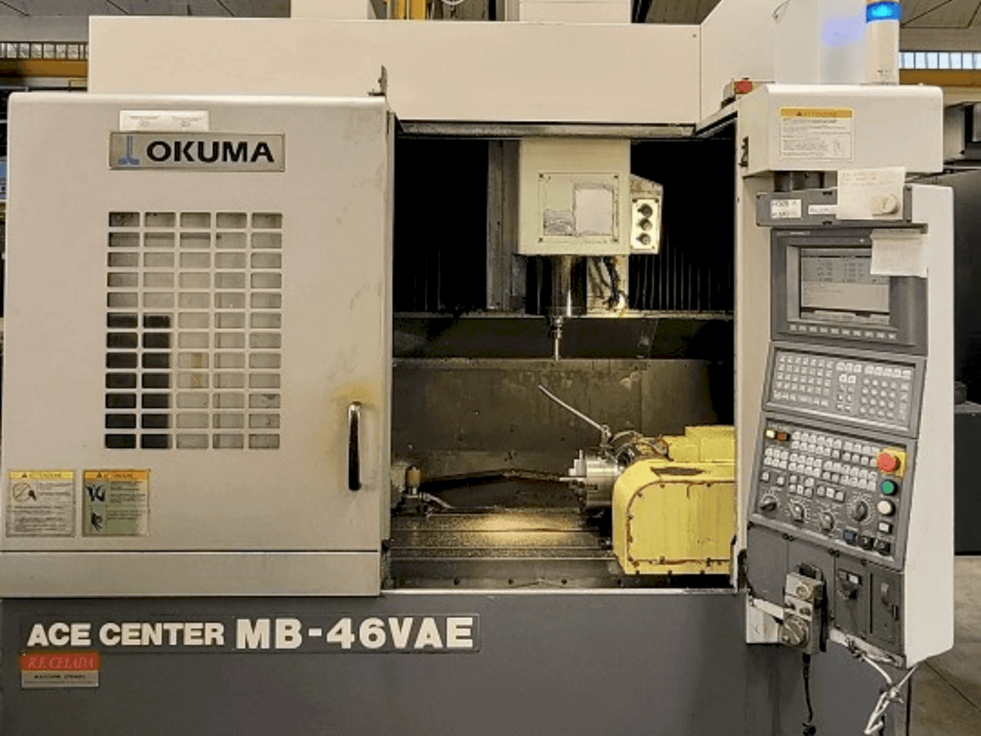 Vooraanzicht van Okuma MB-46VAE machine