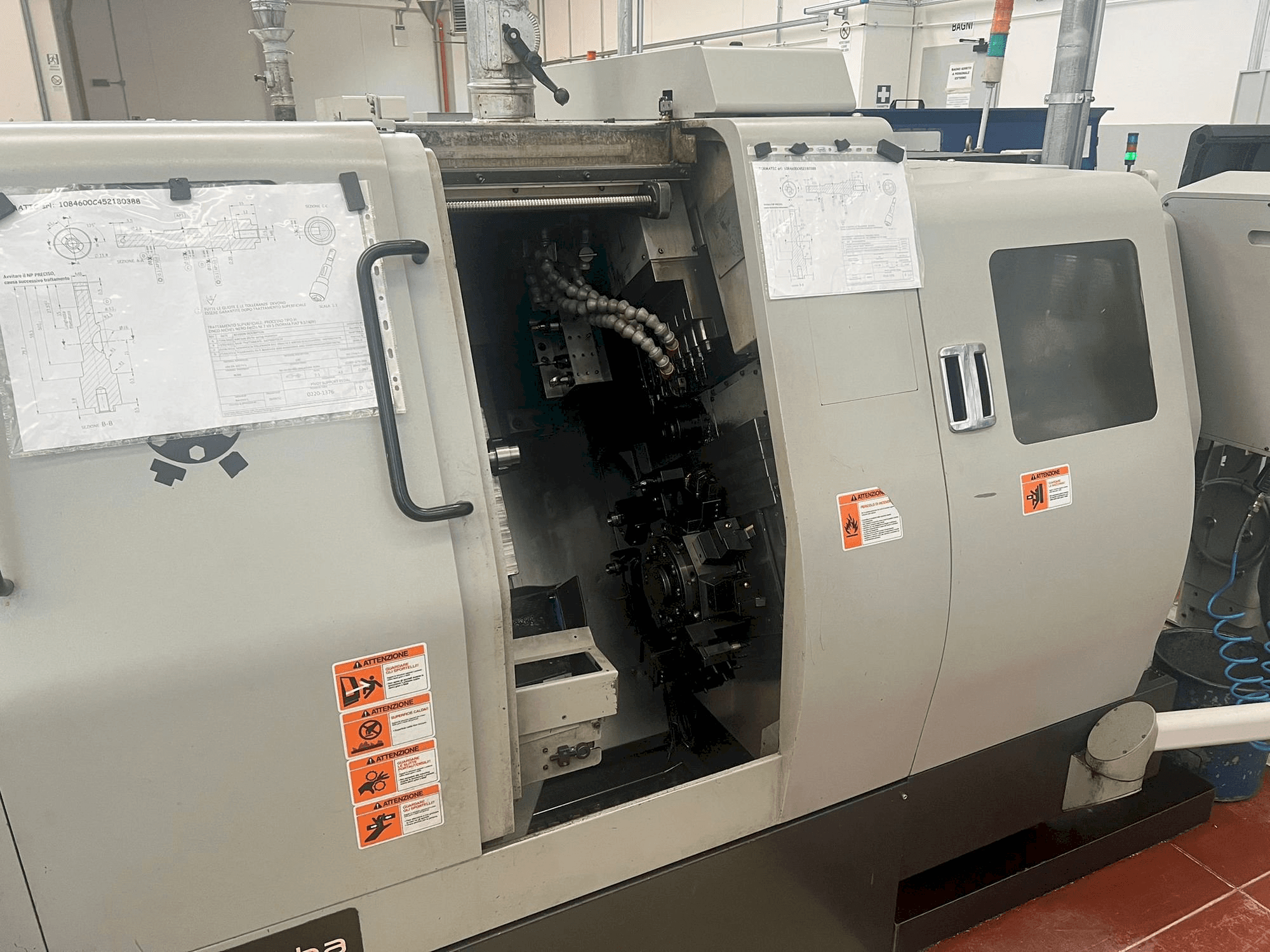 Vooraanzicht van Hanwha STL 38 H machine