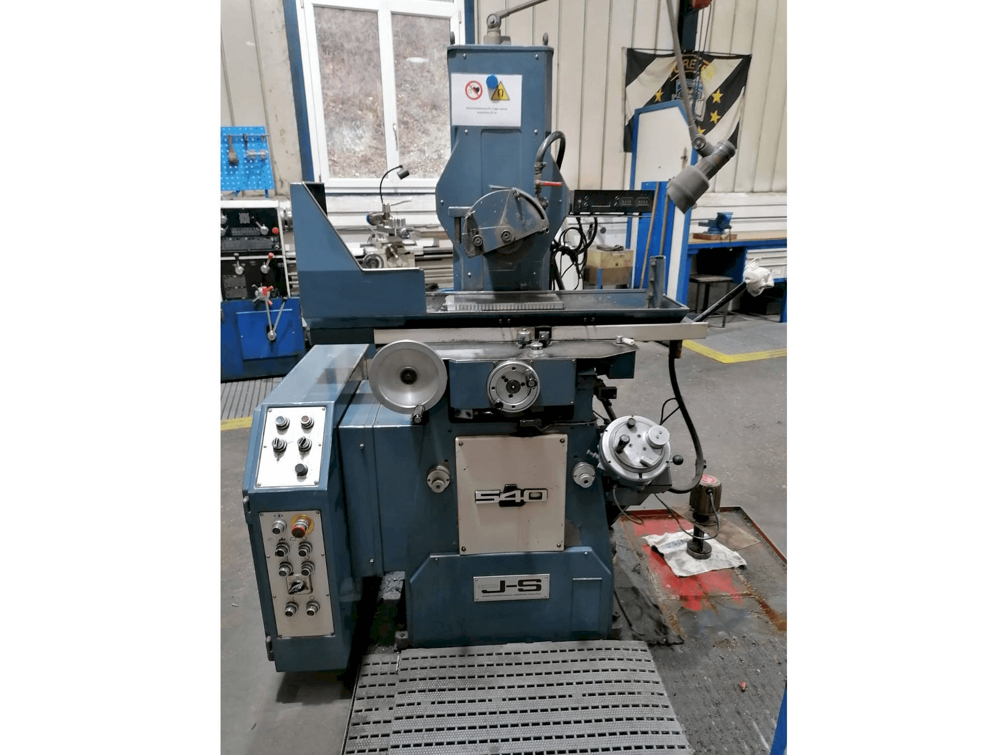 Vooraanzicht van Jones & Shipman 540 machine