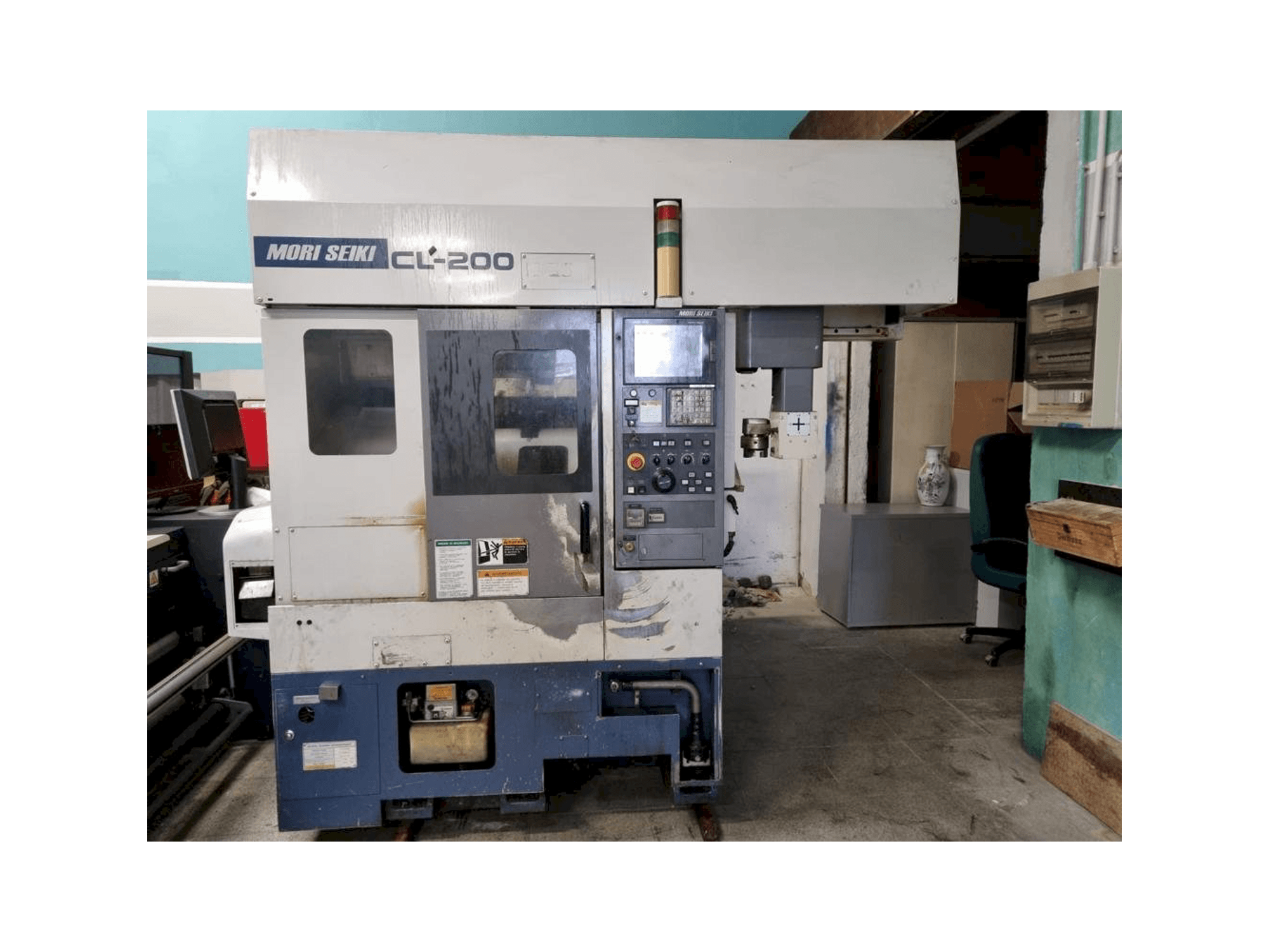 Vooraanzicht van MORI SEIKI CL-200 machine