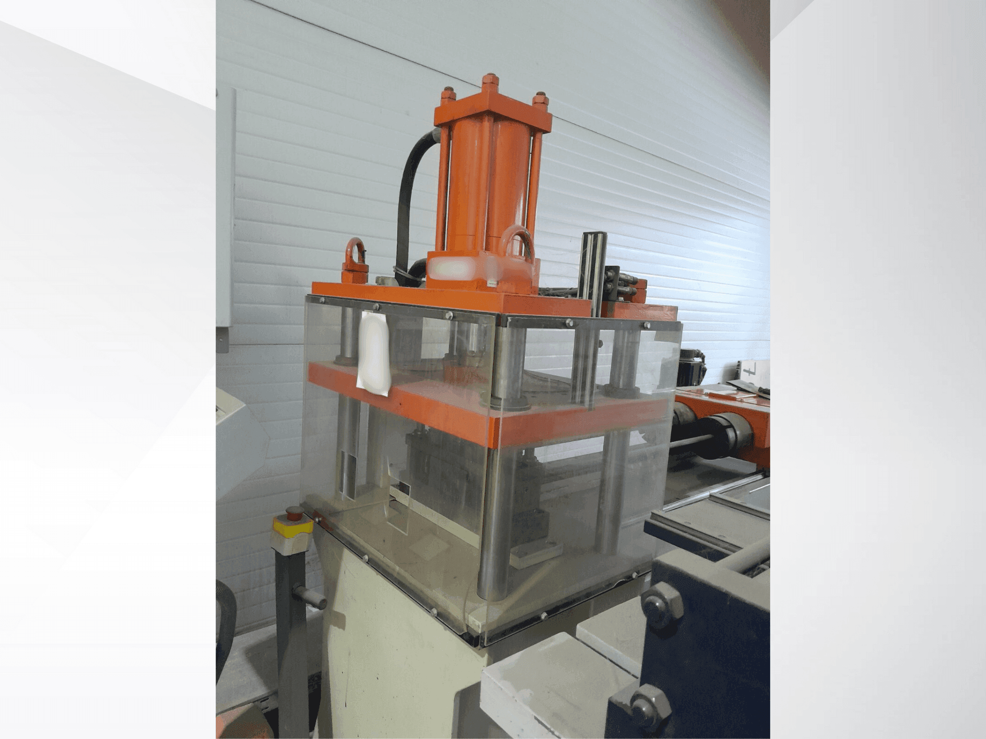 Vooraanzicht van UZMA MAKINA PDM 30 machine