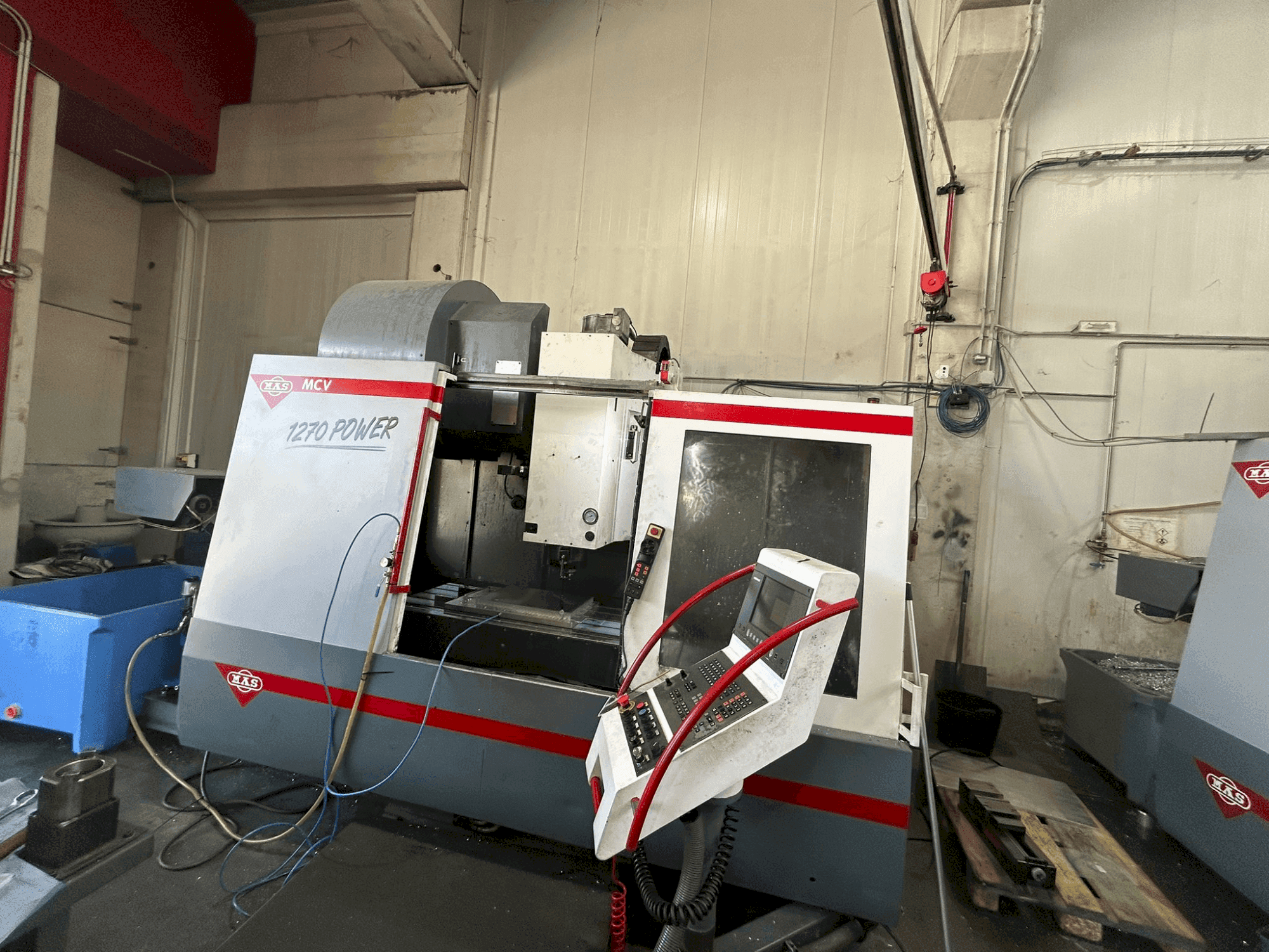 Vooraanzicht van KOVOSVIT MAS MCV 1270 machine