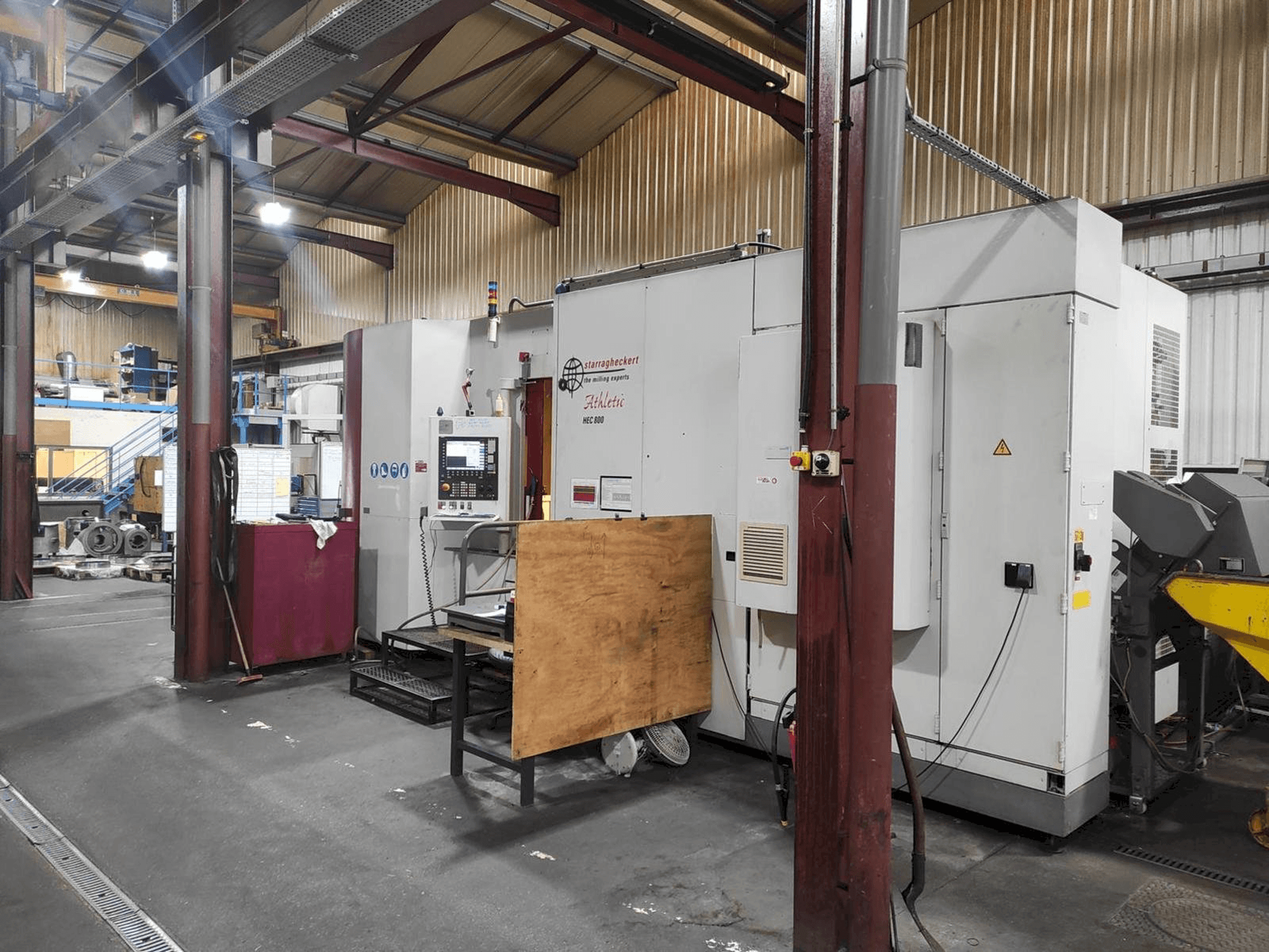 Vooraanzicht van Starrag HEC 800 - 5 AXES machine