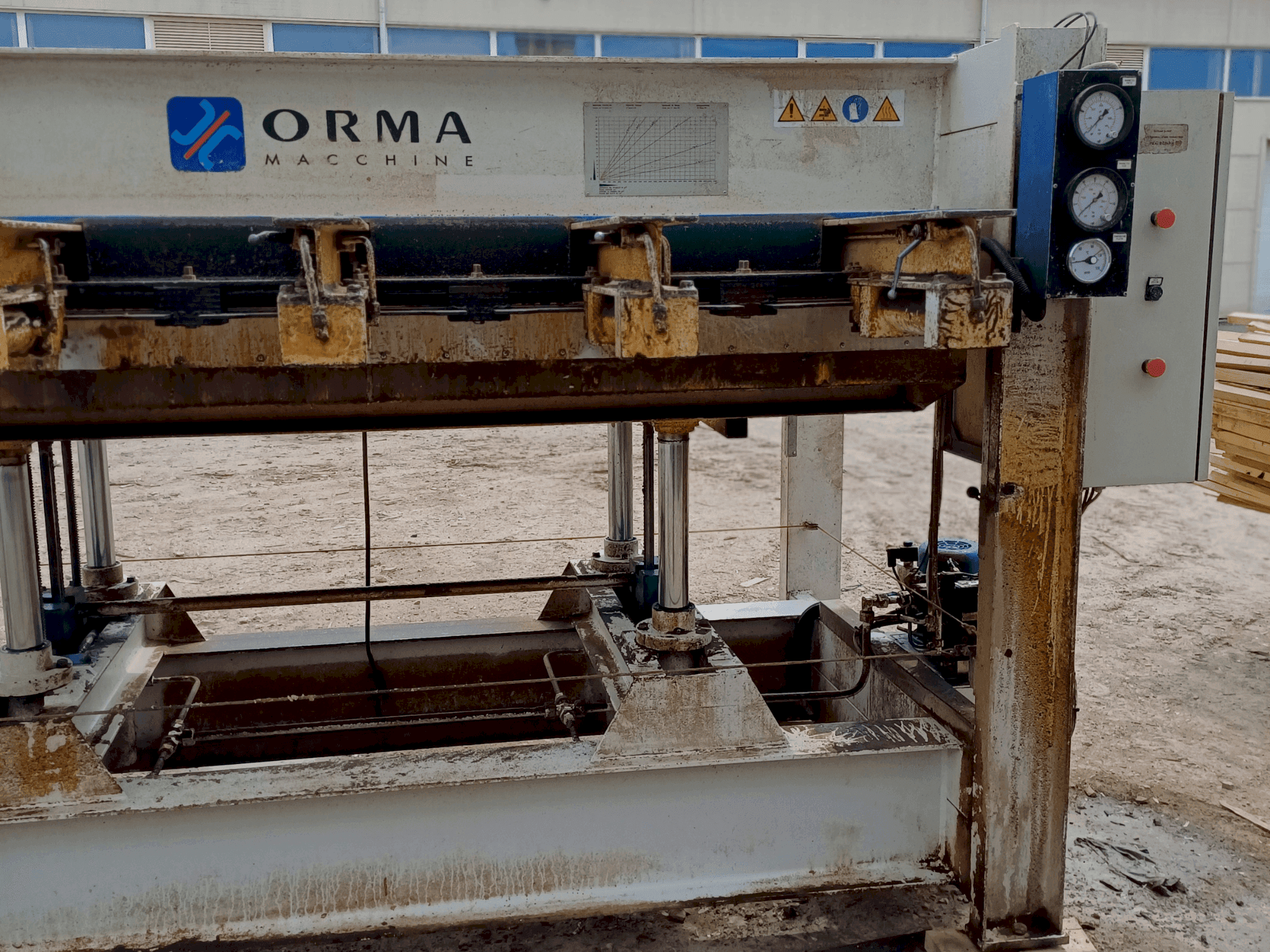Vooraanzicht van ORMA NPC/L machine