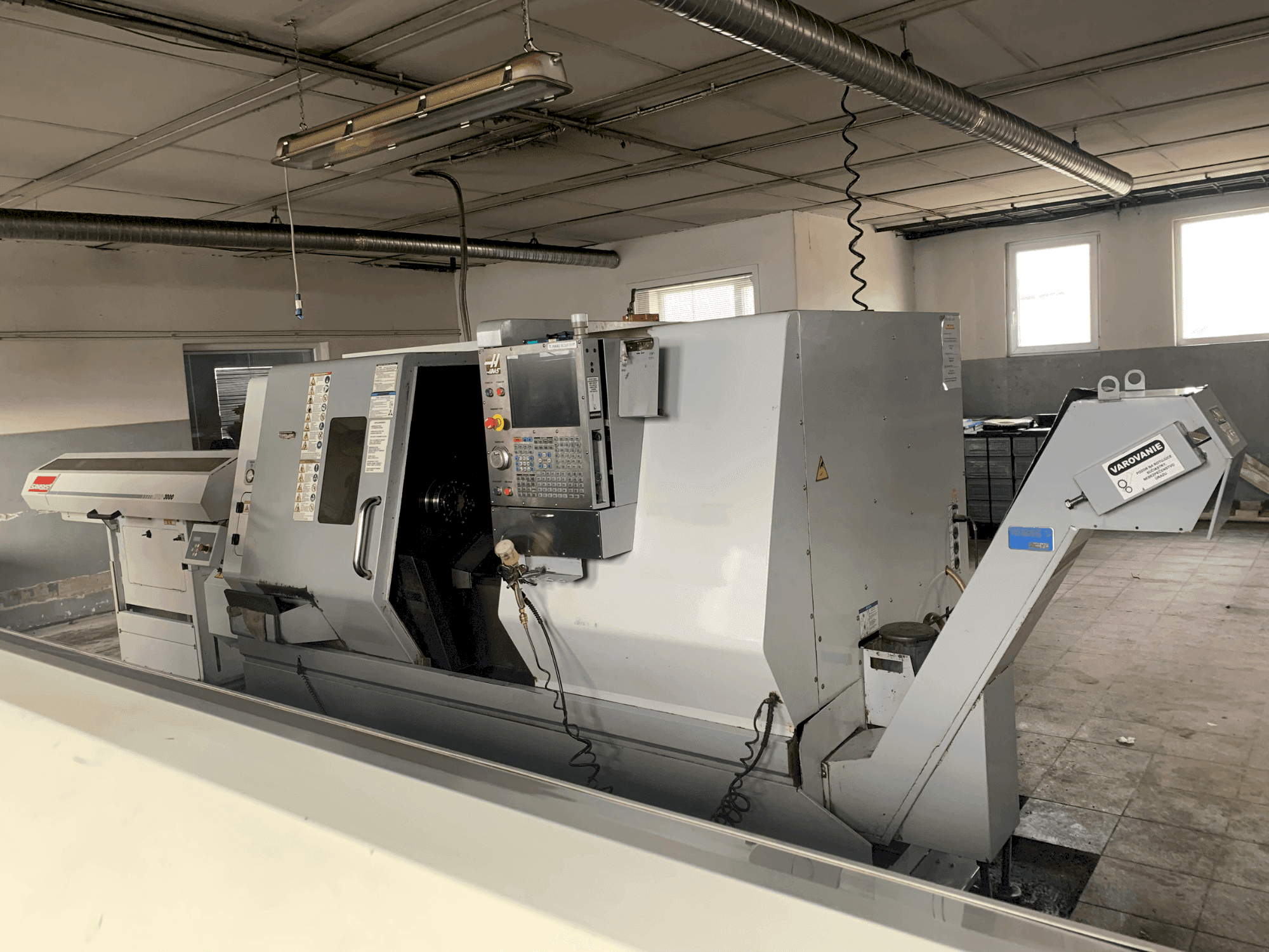 Vooraanzicht van HAAS SL-30TBHE machine