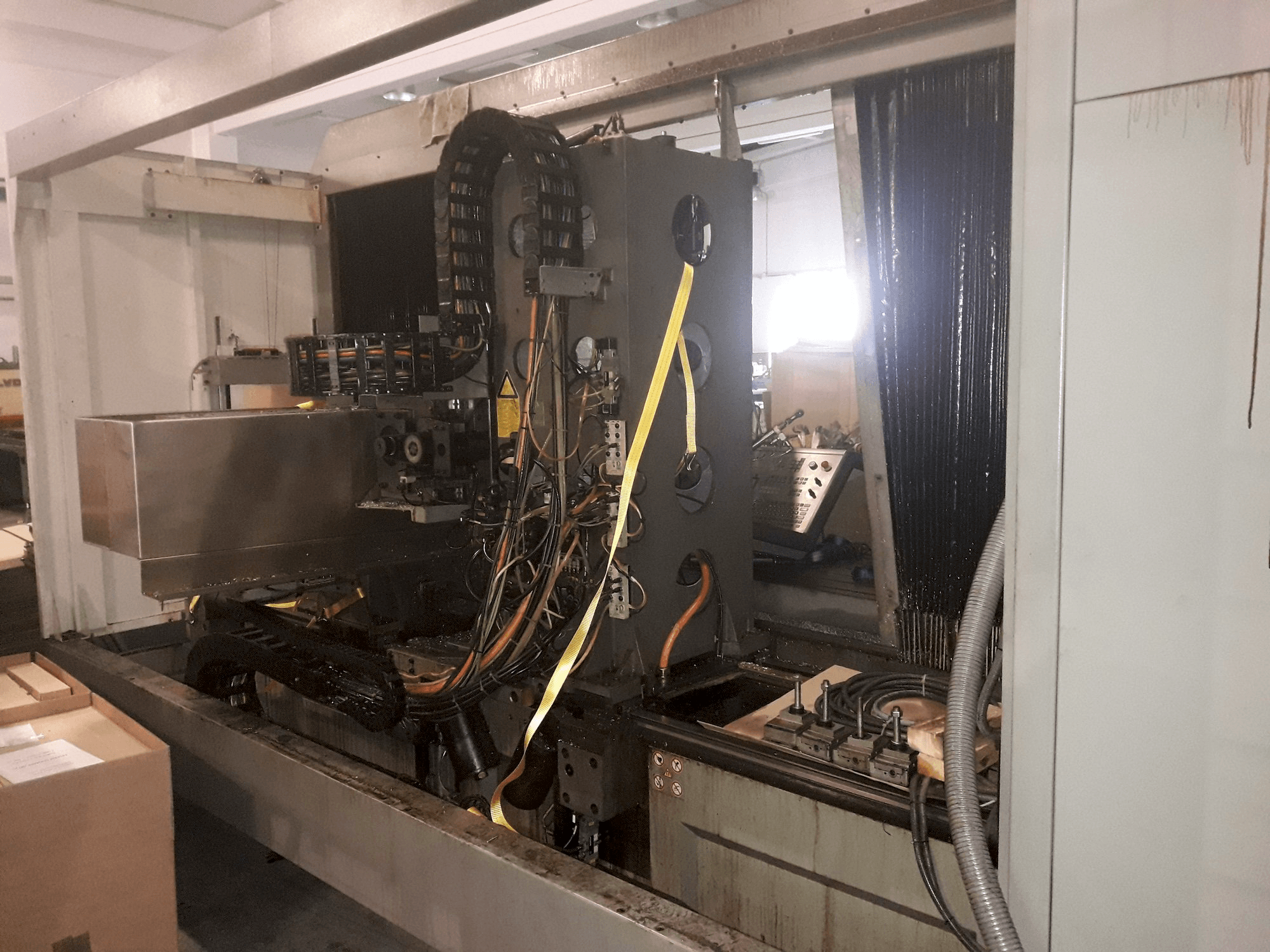 Vooraanzicht van DMG DMF 220 linear machine