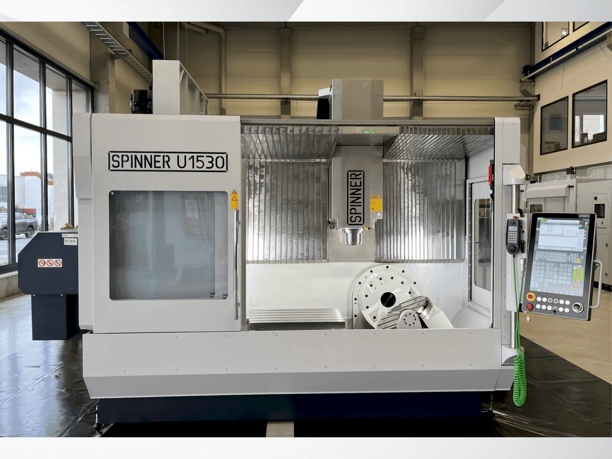Vooraanzicht van SPINNER U5-1530 machine
