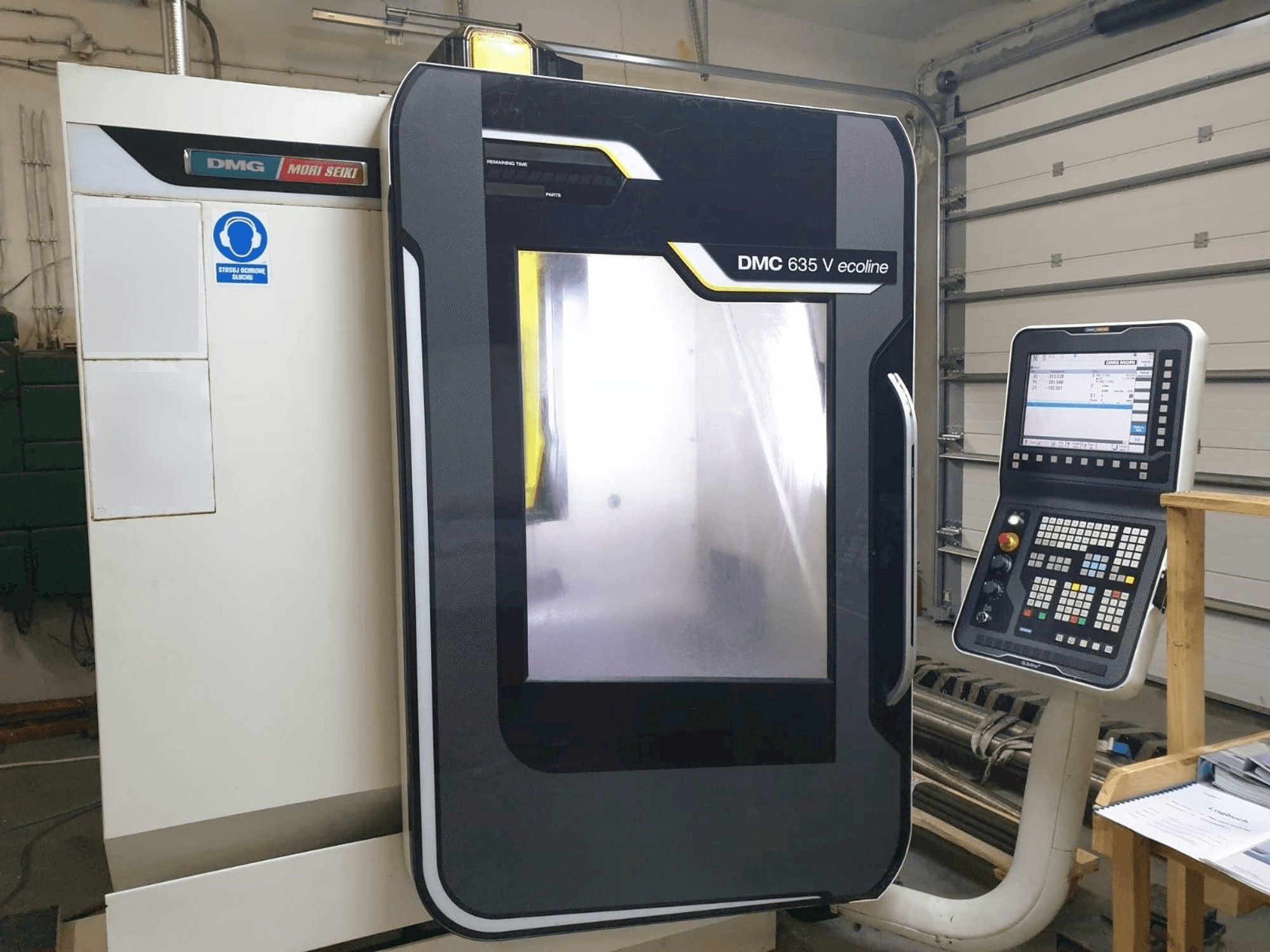 Vooraanzicht van DMG DMC 635 V ecoline machine