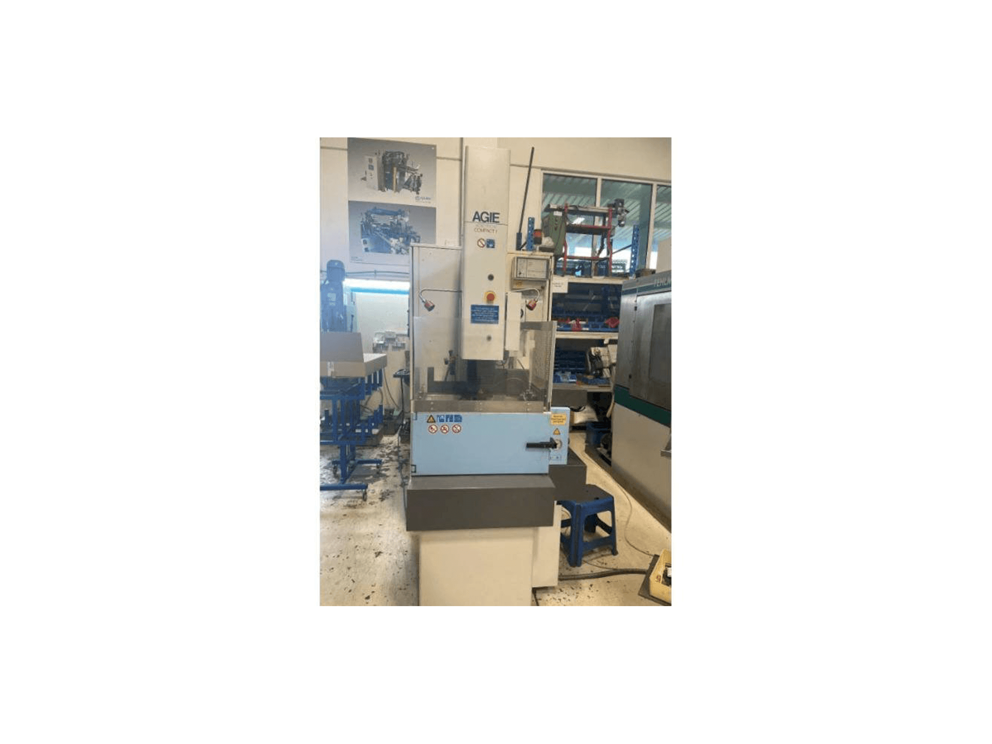 Vooraanzicht van AGIE Agietron Compact 1 machine