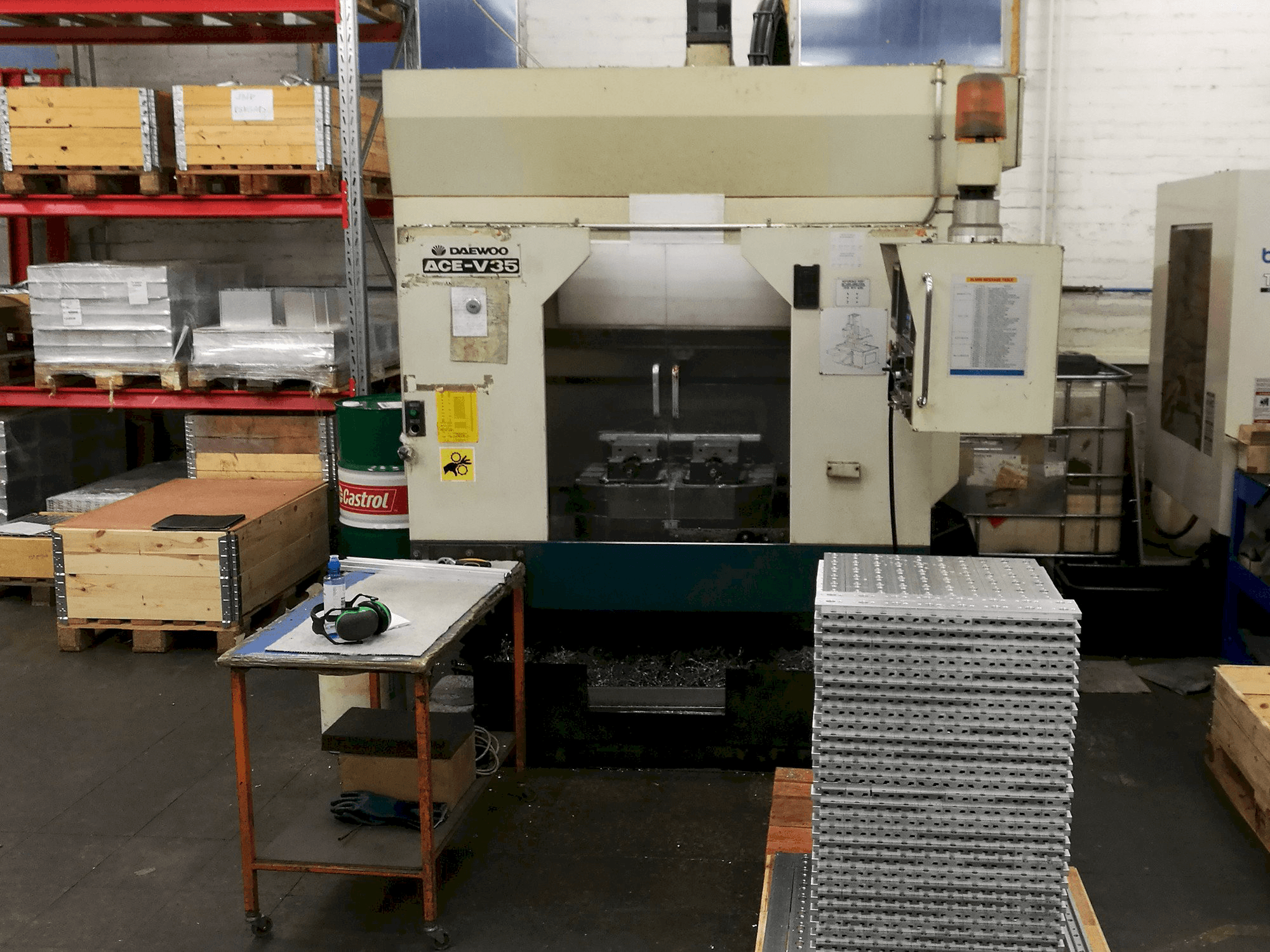 Vooraanzicht van DAEWOO ACE V-35 machine